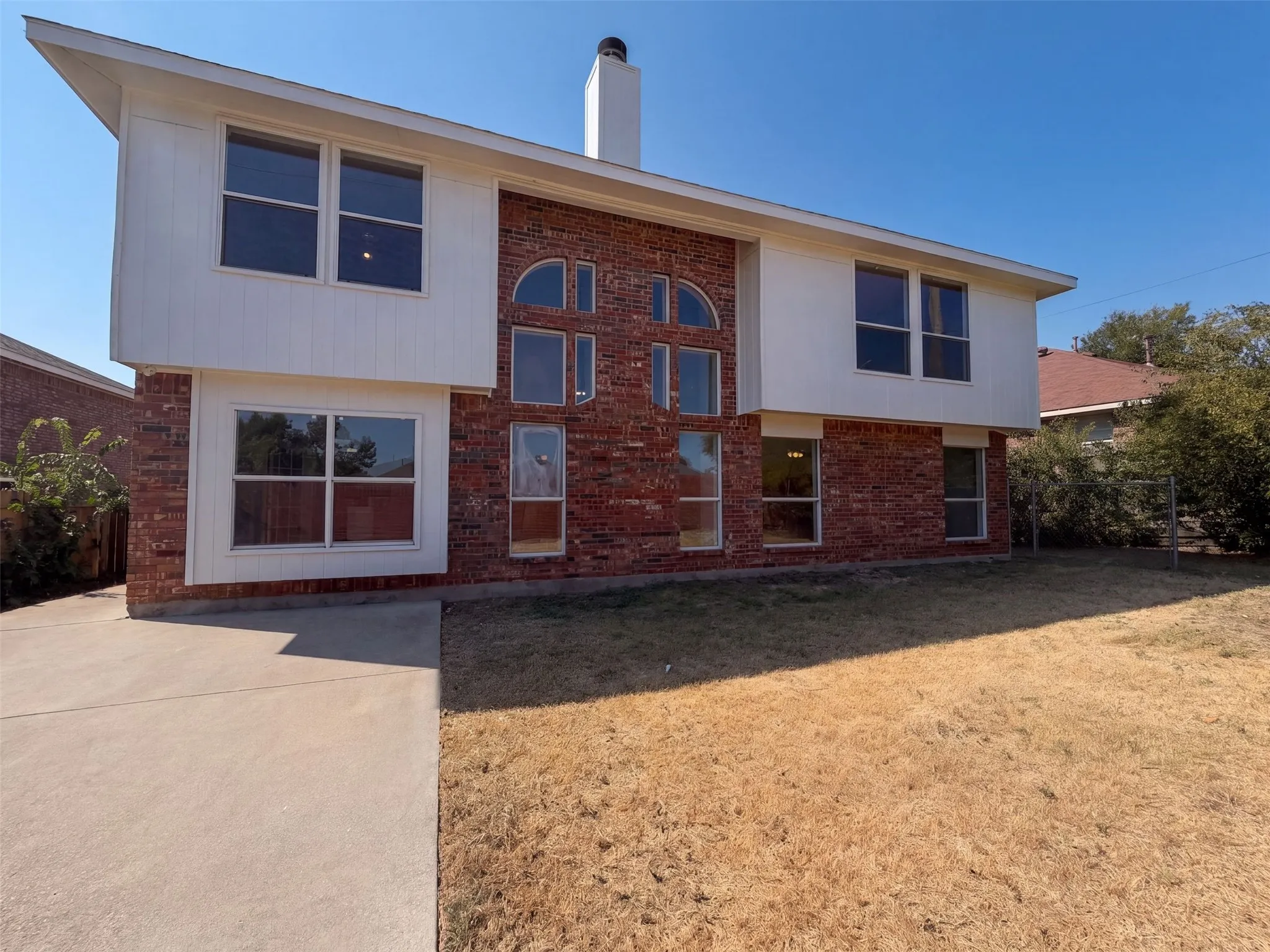 Single Family Residence For Sale in Dallas County , 213 Cozy Lane, Cedar Hill, Texas 75104, 6 Bedroom, 3 Bathroom, 2 Garage spaces, 3,962 Sqft, built in 2001, mls#21376373, Real Estate Agent in Cedar Hill, Homes For Sale in Dallas county, Homes For Sale in Cedar Hill, Realtor in Cedar Hill Texas, Real Estate Brokerage Independent Realty Texas, Luminita Cordes Realtor