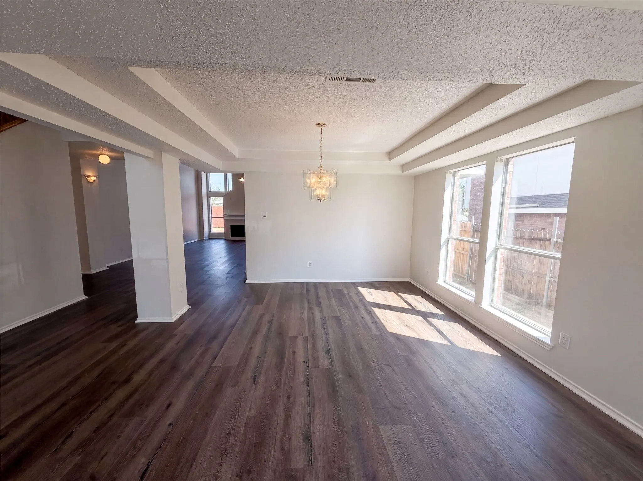 Single Family Residence For Sale in Dallas County , 213 Cozy Lane, Cedar Hill, Texas 75104, 6 Bedroom, 3 Bathroom, 2 Garage spaces, 3,962 Sqft, built in 2001, mls#21376373, Real Estate Agent in Cedar Hill, Homes For Sale in Dallas county, Homes For Sale in Cedar Hill, Realtor in Cedar Hill Texas, Real Estate Brokerage Independent Realty Texas, Luminita Cordes Realtor