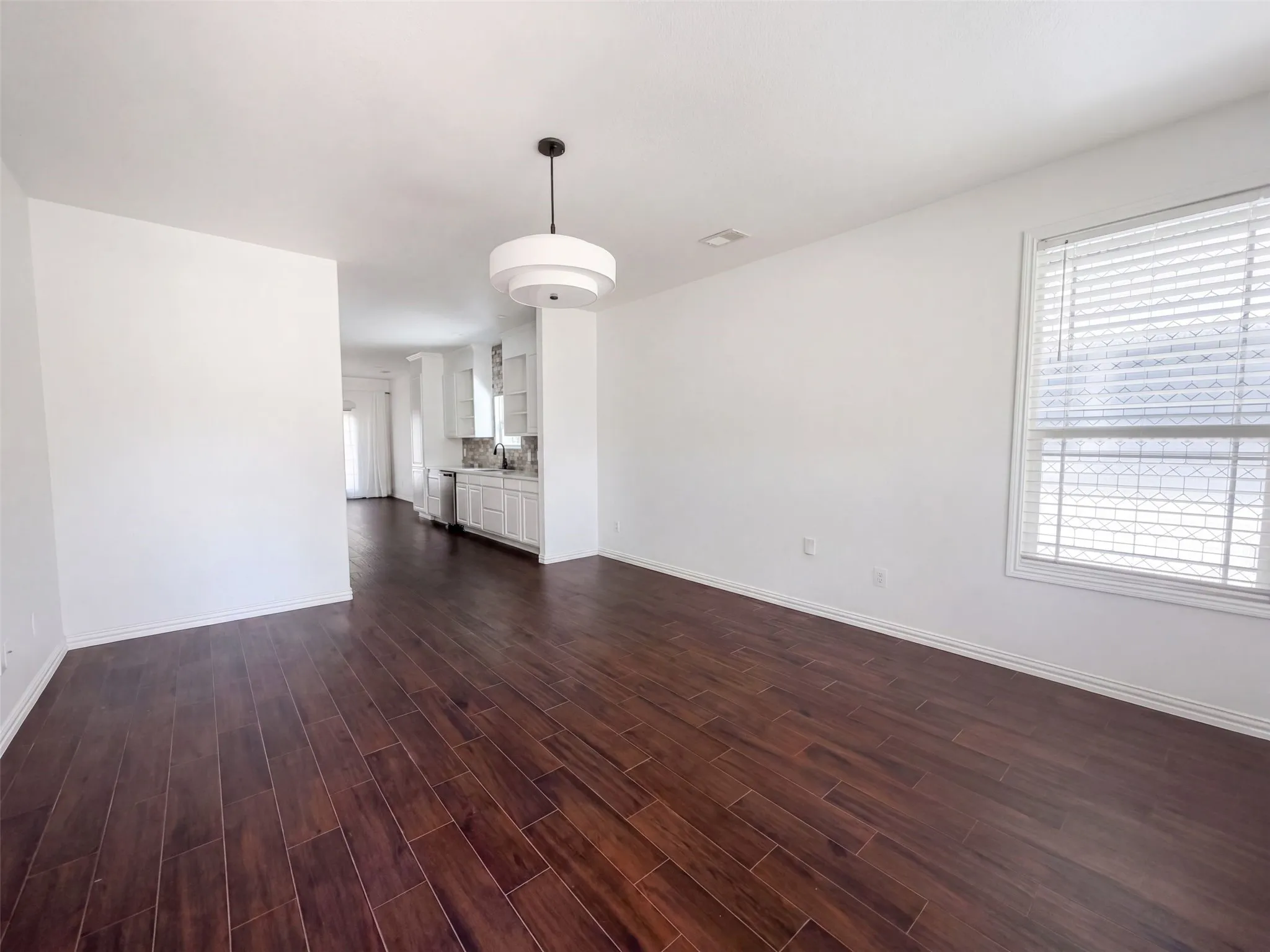 Single Family Residence For Sale in Denton County , 1905 Prospect Lane, Providence Village, Texas 76227, 3 Bedroom, 2 Bathroom, 2 Garage spaces, 1,418 Sqft, built in 2011, mls#21375624, Real Estate Agent in Providence Village, Homes For Sale in Denton county, Homes For Sale in Providence Village, Realtor in Providence Village Texas, Real Estate Brokerage Independent Realty Texas, Luminita Cordes Realtor