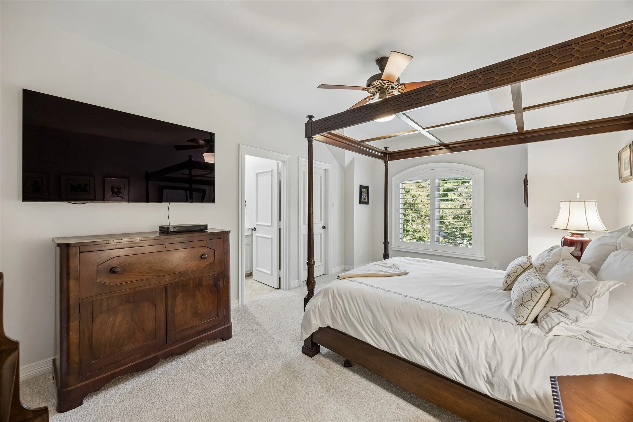 Single Family Residence For Sale in Dallas County , 6130 Lavendale Avenue, Dallas, Texas 75230, 5 Bedroom, 6 Bathroom, 3 Garage spaces, 5,872 Sqft, built in 2006, mls#21380258, Real Estate Agent in Dallas, Homes For Sale in Dallas county, Homes For Sale in Dallas, Realtor in Dallas Texas, Real Estate Brokerage Independent Realty Texas, Luminita Cordes Realtor