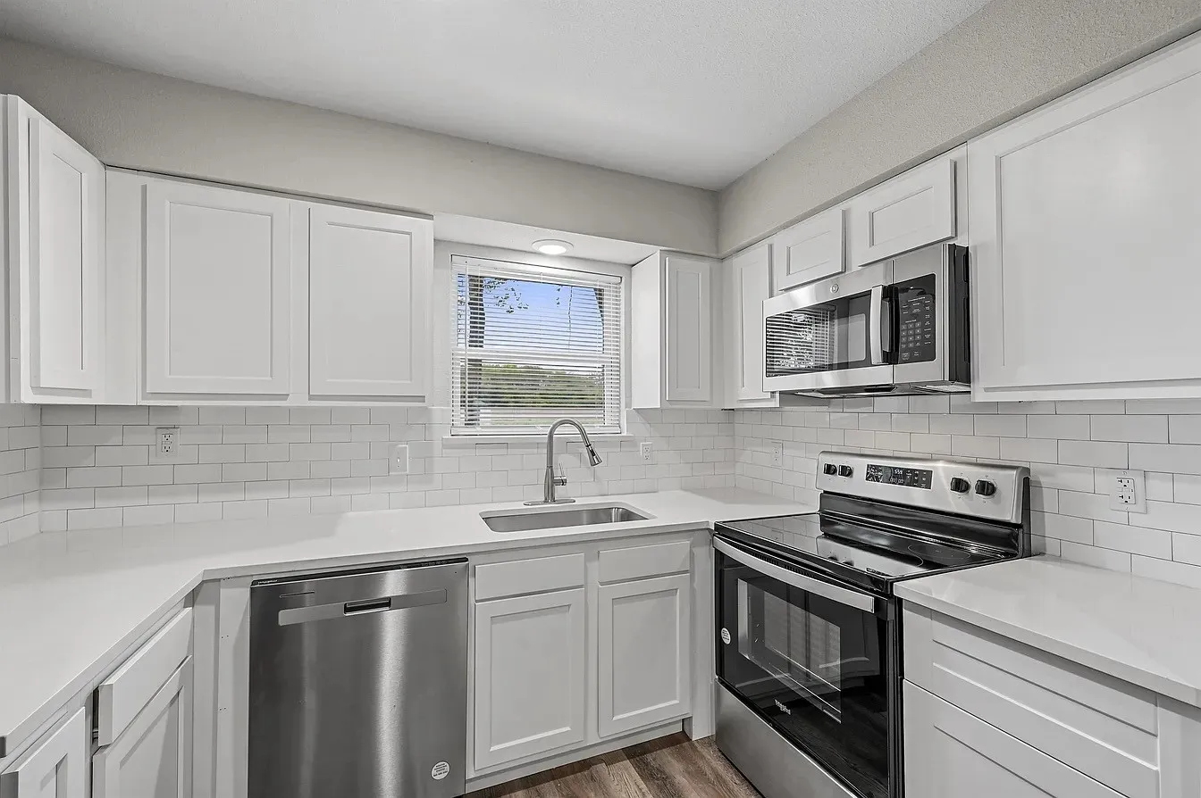 Apartment For Rent in Grayson County , 500 Us-75 N 30, Van Alstyne, Texas 75495, 1 Bedroom, 1 Bathroom, Garage spaces, 600 Sqft, built in 1986, mls#21380716, Real Estate Agent in Van Alstyne, Homes For Rent in Grayson county, Homes For Rent in Van Alstyne, Realtor in Van Alstyne Texas, Real Estate Brokerage Independent Realty Texas, Luminita Cordes Realtor