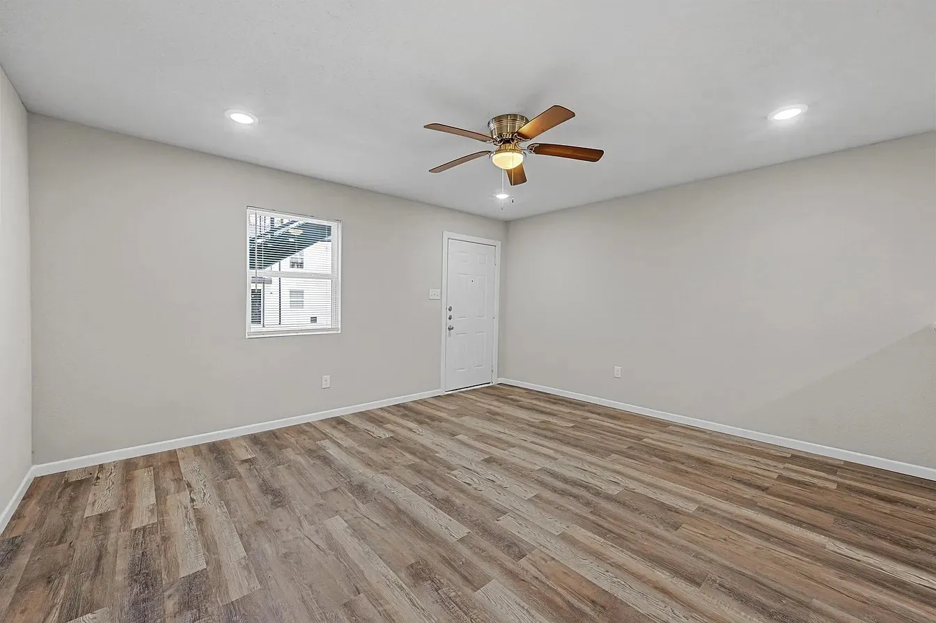 Apartment For Rent in Grayson County , 500 Us-75 N 30, Van Alstyne, Texas 75495, 1 Bedroom, 1 Bathroom, Garage spaces, 600 Sqft, built in 1986, mls#21380716, Real Estate Agent in Van Alstyne, Homes For Rent in Grayson county, Homes For Rent in Van Alstyne, Realtor in Van Alstyne Texas, Real Estate Brokerage Independent Realty Texas, Luminita Cordes Realtor