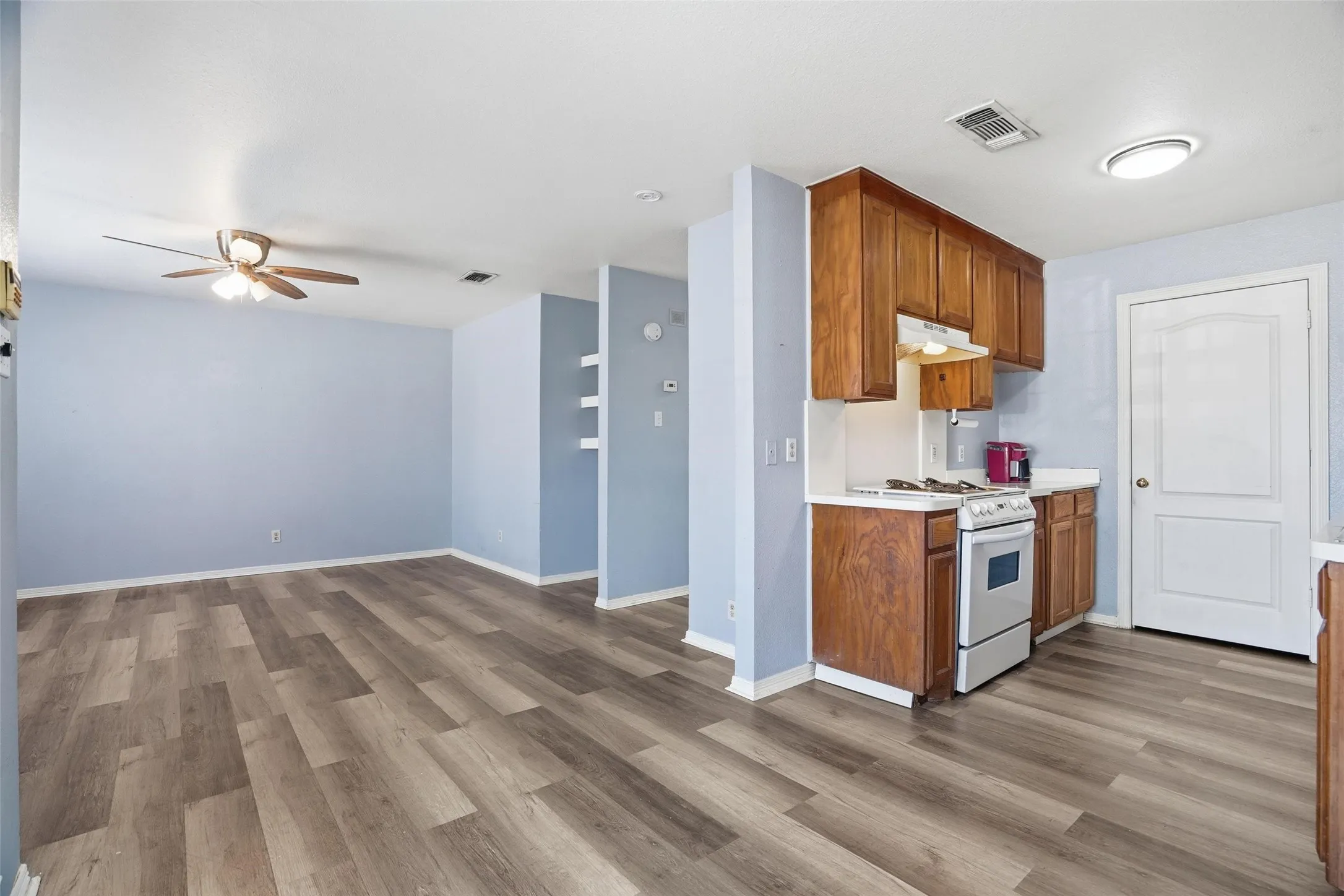 Apartment For Rent in Tarrant County , 609 Race Street A, Crowley, Texas 76036, 3 Bedroom, 1 Bathroom, Garage spaces, 1,108 Sqft, built in 1998, mls#21380719, Real Estate Agent in Crowley, Homes For Rent in Tarrant county, Homes For Rent in Crowley, Realtor in Crowley Texas, Real Estate Brokerage Independent Realty Texas, Luminita Cordes Realtor