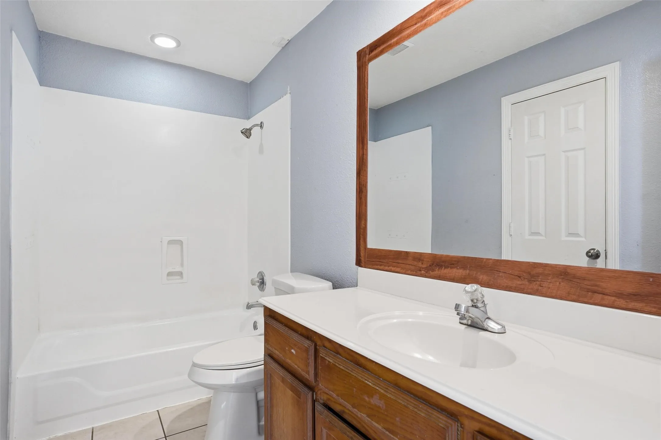 Apartment For Rent in Tarrant County , 609 Race Street A, Crowley, Texas 76036, 3 Bedroom, 1 Bathroom, Garage spaces, 1,108 Sqft, built in 1998, mls#21380719, Real Estate Agent in Crowley, Homes For Rent in Tarrant county, Homes For Rent in Crowley, Realtor in Crowley Texas, Real Estate Brokerage Independent Realty Texas, Luminita Cordes Realtor