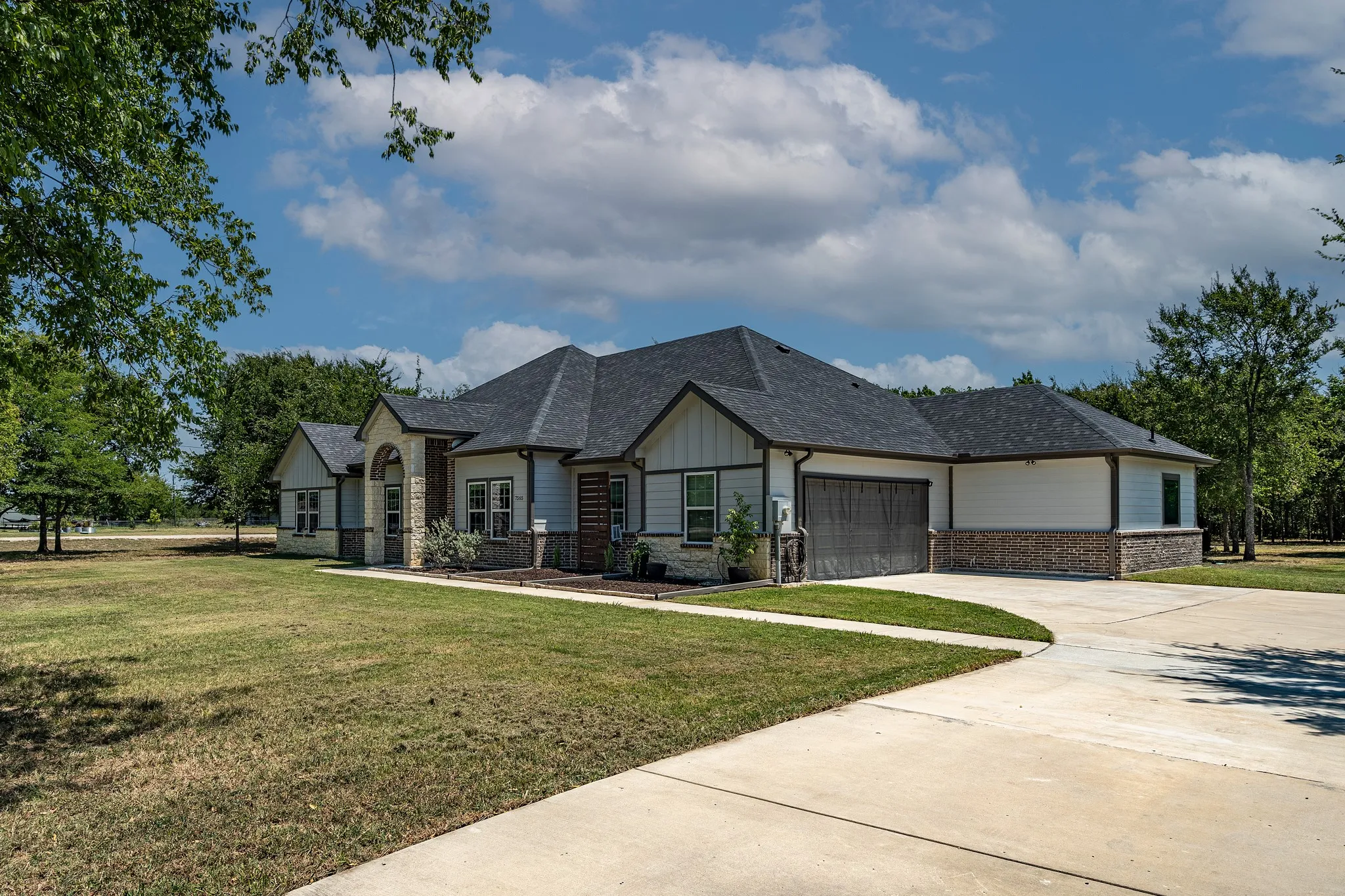 Single Family Residence For Sale in Hunt County , 7565 Caddo Creek Road, Quinlan, Texas 75474, 4 Bedroom, 3 Bathroom, 2 Garage spaces, 2,502 Sqft, built in 2023, mls#21378460, Real Estate Agent in Quinlan, Homes For Sale in Hunt county, Homes For Sale in Quinlan, Realtor in Quinlan Texas, Real Estate Brokerage Independent Realty Texas, Luminita Cordes Realtor