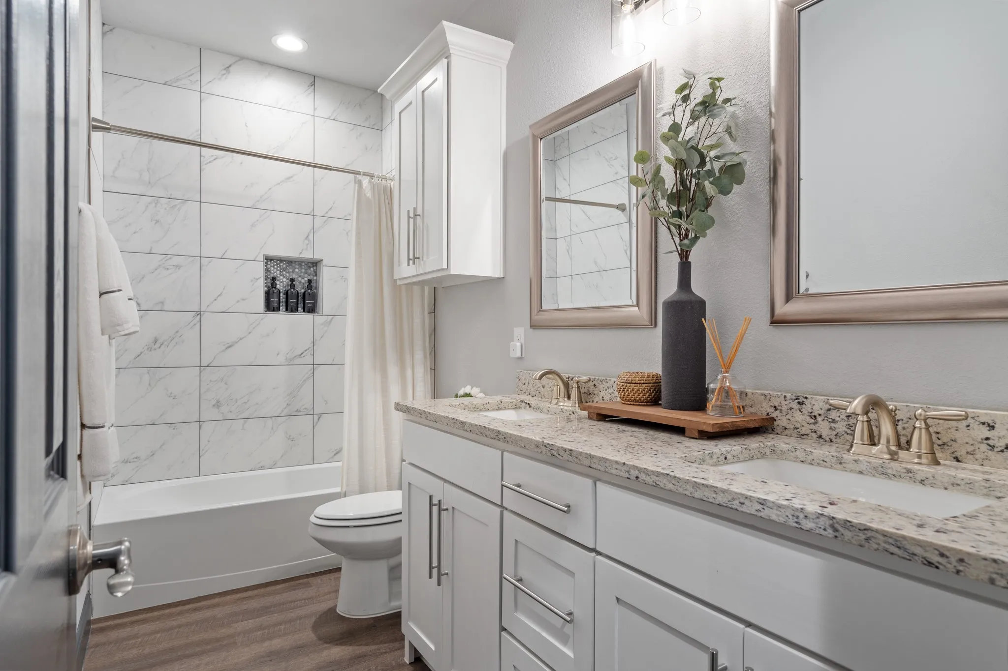 Single Family Residence For Sale in Hunt County , 7565 Caddo Creek Road, Quinlan, Texas 75474, 4 Bedroom, 3 Bathroom, 2 Garage spaces, 2,502 Sqft, built in 2023, mls#21378460, Real Estate Agent in Quinlan, Homes For Sale in Hunt county, Homes For Sale in Quinlan, Realtor in Quinlan Texas, Real Estate Brokerage Independent Realty Texas, Luminita Cordes Realtor