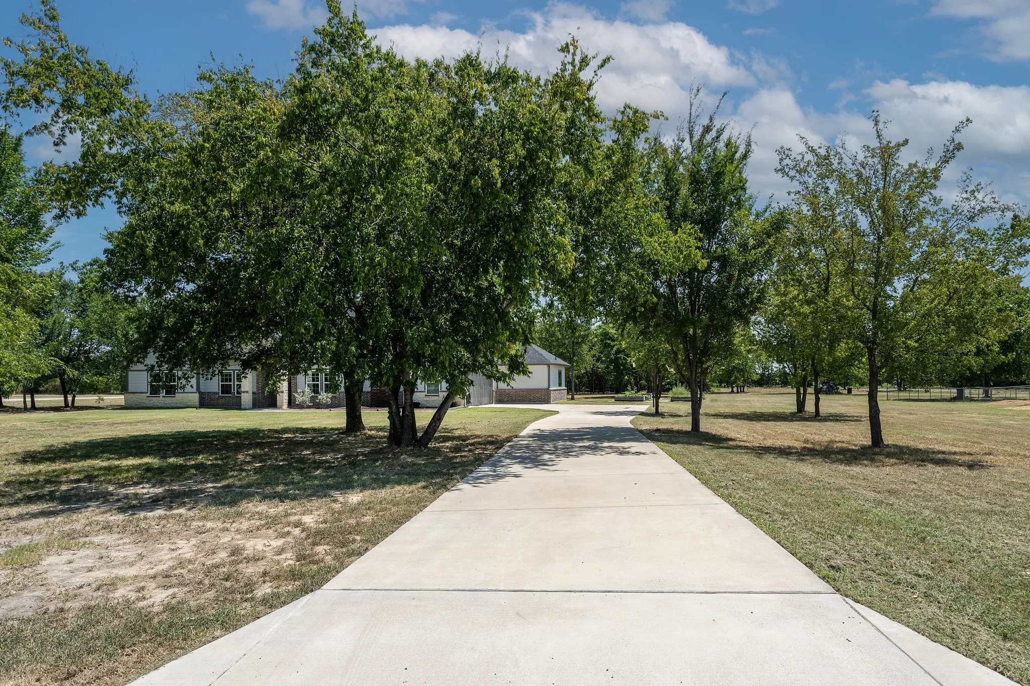 Single Family Residence For Sale in Hunt County , 7565 Caddo Creek Road, Quinlan, Texas 75474, 4 Bedroom, 3 Bathroom, 2 Garage spaces, 2,502 Sqft, built in 2023, mls#21378460, Real Estate Agent in Quinlan, Homes For Sale in Hunt county, Homes For Sale in Quinlan, Realtor in Quinlan Texas, Real Estate Brokerage Independent Realty Texas, Luminita Cordes Realtor