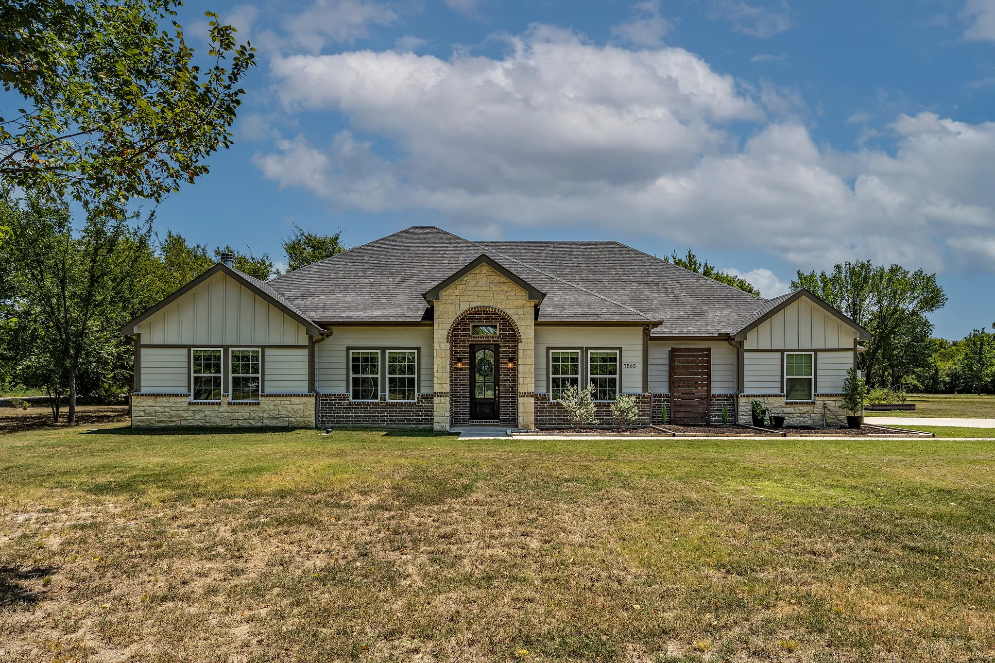 Single Family Residence For Sale in Hunt County , 7565 Caddo Creek Road, Quinlan, Texas 75474, 4 Bedroom, 3 Bathroom, 2 Garage spaces, 2,502 Sqft, built in 2023, mls#21378460, Real Estate Agent in Quinlan, Homes For Sale in Hunt county, Homes For Sale in Quinlan, Realtor in Quinlan Texas, Real Estate Brokerage Independent Realty Texas, Luminita Cordes Realtor