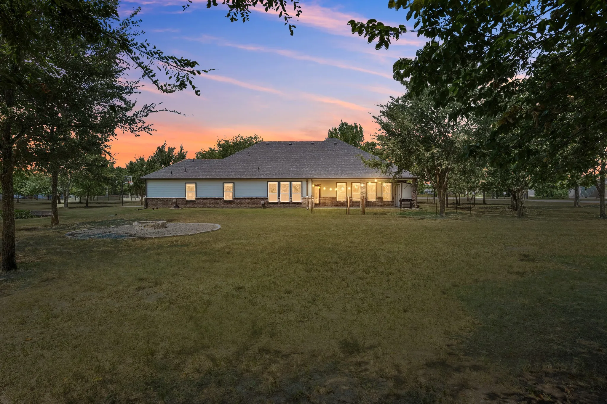 Single Family Residence For Sale in Hunt County , 7565 Caddo Creek Road, Quinlan, Texas 75474, 4 Bedroom, 3 Bathroom, 2 Garage spaces, 2,502 Sqft, built in 2023, mls#21378460, Real Estate Agent in Quinlan, Homes For Sale in Hunt county, Homes For Sale in Quinlan, Realtor in Quinlan Texas, Real Estate Brokerage Independent Realty Texas, Luminita Cordes Realtor