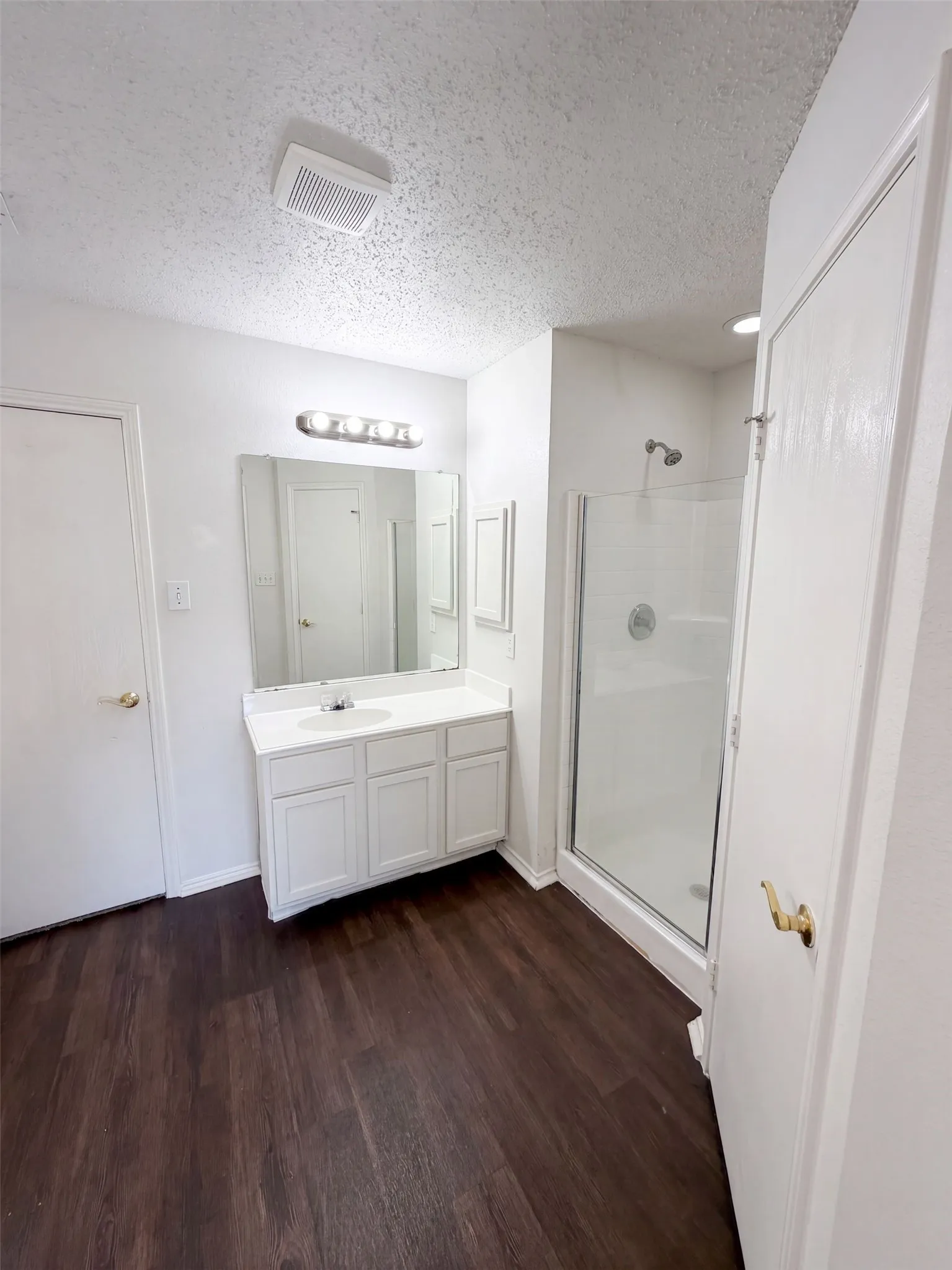 Single Family Residence For Sale in Denton County , 441 Longshore Drive, Little Elm, Texas 75068, 4 Bedroom, 3 Bathroom, 2 Garage spaces, 2,335 Sqft, built in 2003, mls#21374417, Real Estate Agent in Little Elm, Homes For Sale in Denton county, Homes For Sale in Little Elm, Realtor in Little Elm Texas, Real Estate Brokerage Independent Realty Texas, Luminita Cordes Realtor