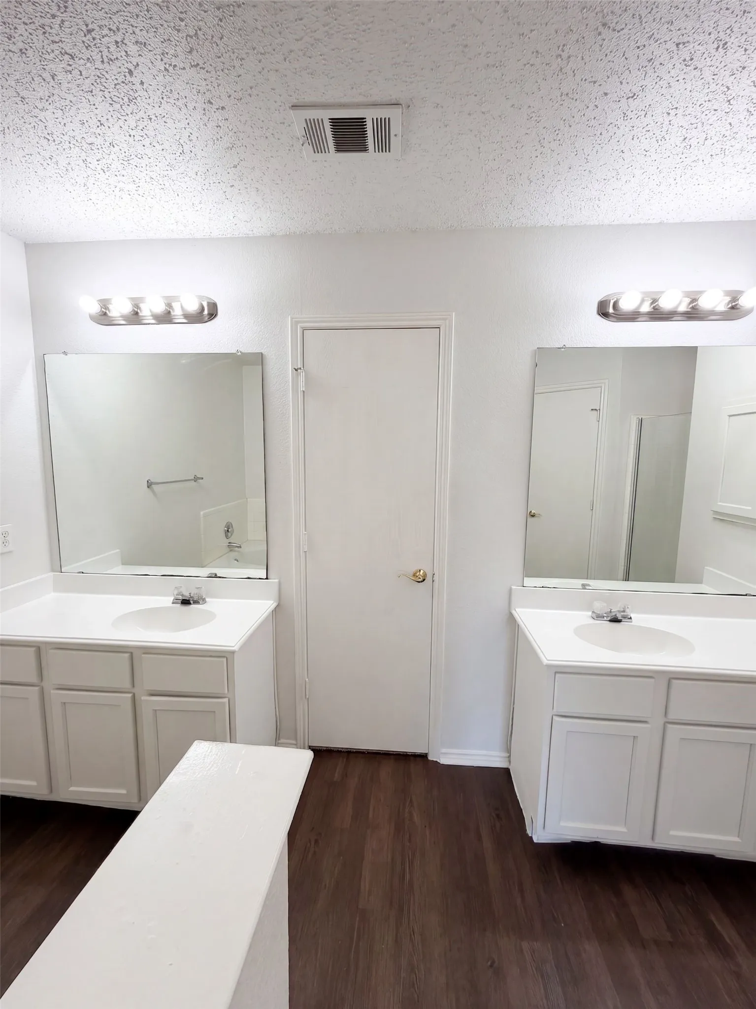 Single Family Residence For Sale in Denton County , 441 Longshore Drive, Little Elm, Texas 75068, 4 Bedroom, 3 Bathroom, 2 Garage spaces, 2,335 Sqft, built in 2003, mls#21374417, Real Estate Agent in Little Elm, Homes For Sale in Denton county, Homes For Sale in Little Elm, Realtor in Little Elm Texas, Real Estate Brokerage Independent Realty Texas, Luminita Cordes Realtor