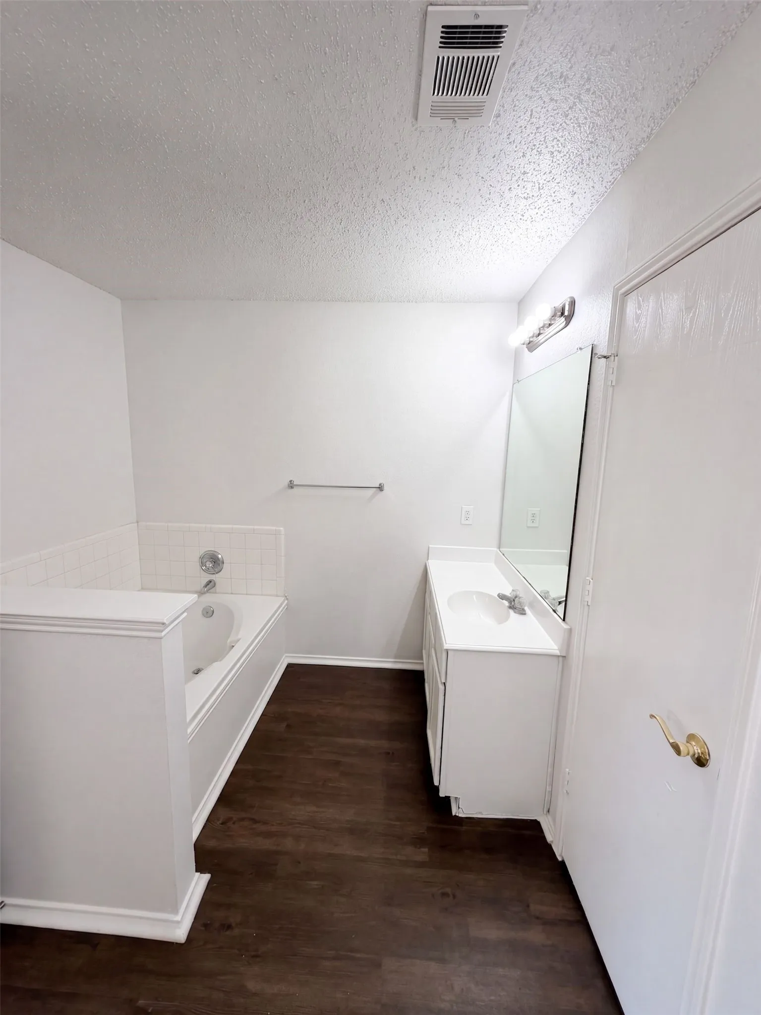 Single Family Residence For Sale in Denton County , 441 Longshore Drive, Little Elm, Texas 75068, 4 Bedroom, 3 Bathroom, 2 Garage spaces, 2,335 Sqft, built in 2003, mls#21374417, Real Estate Agent in Little Elm, Homes For Sale in Denton county, Homes For Sale in Little Elm, Realtor in Little Elm Texas, Real Estate Brokerage Independent Realty Texas, Luminita Cordes Realtor