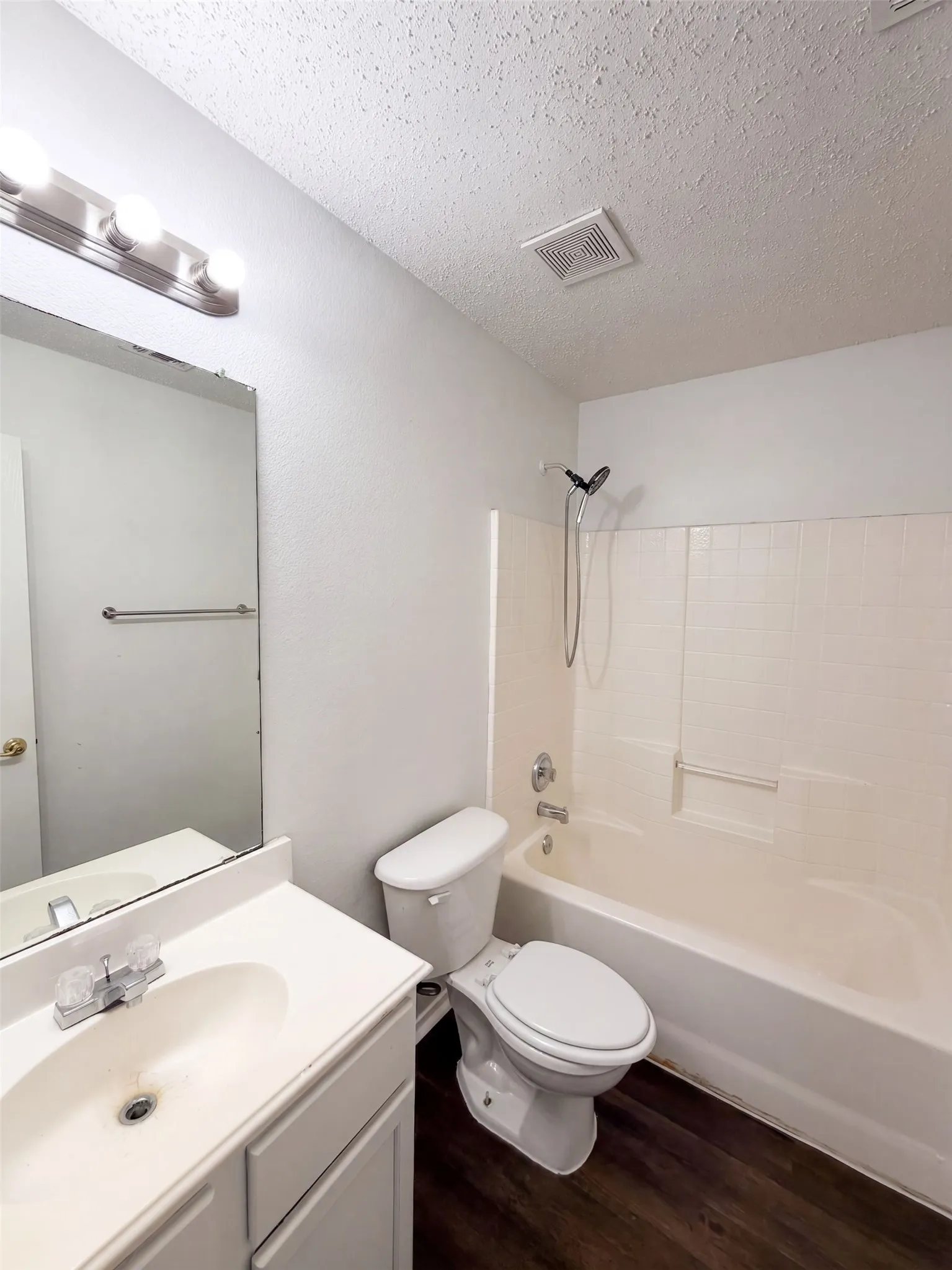Single Family Residence For Sale in Denton County , 441 Longshore Drive, Little Elm, Texas 75068, 4 Bedroom, 3 Bathroom, 2 Garage spaces, 2,335 Sqft, built in 2003, mls#21374417, Real Estate Agent in Little Elm, Homes For Sale in Denton county, Homes For Sale in Little Elm, Realtor in Little Elm Texas, Real Estate Brokerage Independent Realty Texas, Luminita Cordes Realtor