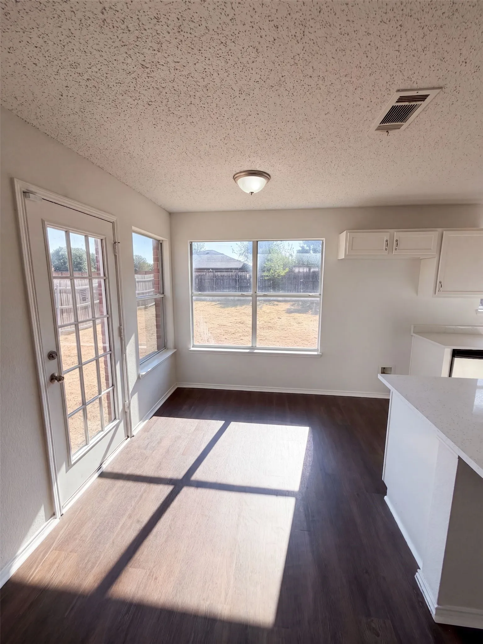 Single Family Residence For Sale in Denton County , 441 Longshore Drive, Little Elm, Texas 75068, 4 Bedroom, 3 Bathroom, 2 Garage spaces, 2,335 Sqft, built in 2003, mls#21374417, Real Estate Agent in Little Elm, Homes For Sale in Denton county, Homes For Sale in Little Elm, Realtor in Little Elm Texas, Real Estate Brokerage Independent Realty Texas, Luminita Cordes Realtor