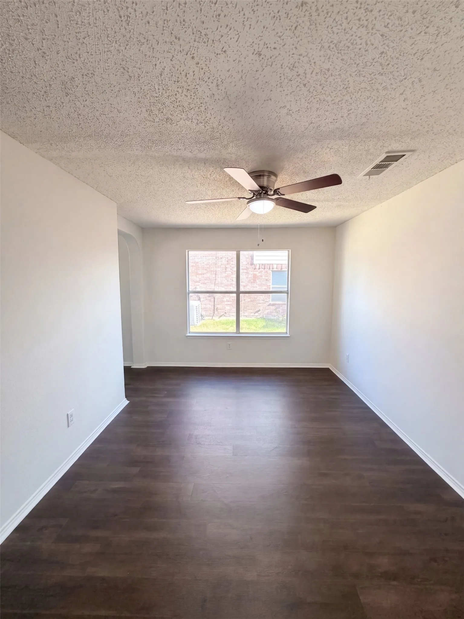 Single Family Residence For Sale in Denton County , 441 Longshore Drive, Little Elm, Texas 75068, 4 Bedroom, 3 Bathroom, 2 Garage spaces, 2,335 Sqft, built in 2003, mls#21374417, Real Estate Agent in Little Elm, Homes For Sale in Denton county, Homes For Sale in Little Elm, Realtor in Little Elm Texas, Real Estate Brokerage Independent Realty Texas, Luminita Cordes Realtor
