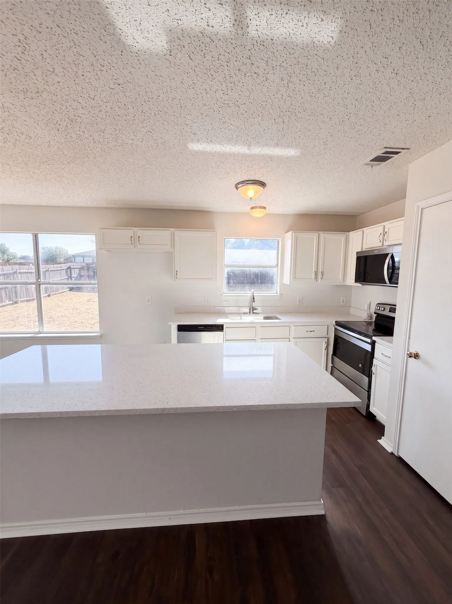 Single Family Residence For Sale in Denton County , 441 Longshore Drive, Little Elm, Texas 75068, 4 Bedroom, 3 Bathroom, 2 Garage spaces, 2,335 Sqft, built in 2003, mls#21374417, Real Estate Agent in Little Elm, Homes For Sale in Denton county, Homes For Sale in Little Elm, Realtor in Little Elm Texas, Real Estate Brokerage Independent Realty Texas, Luminita Cordes Realtor