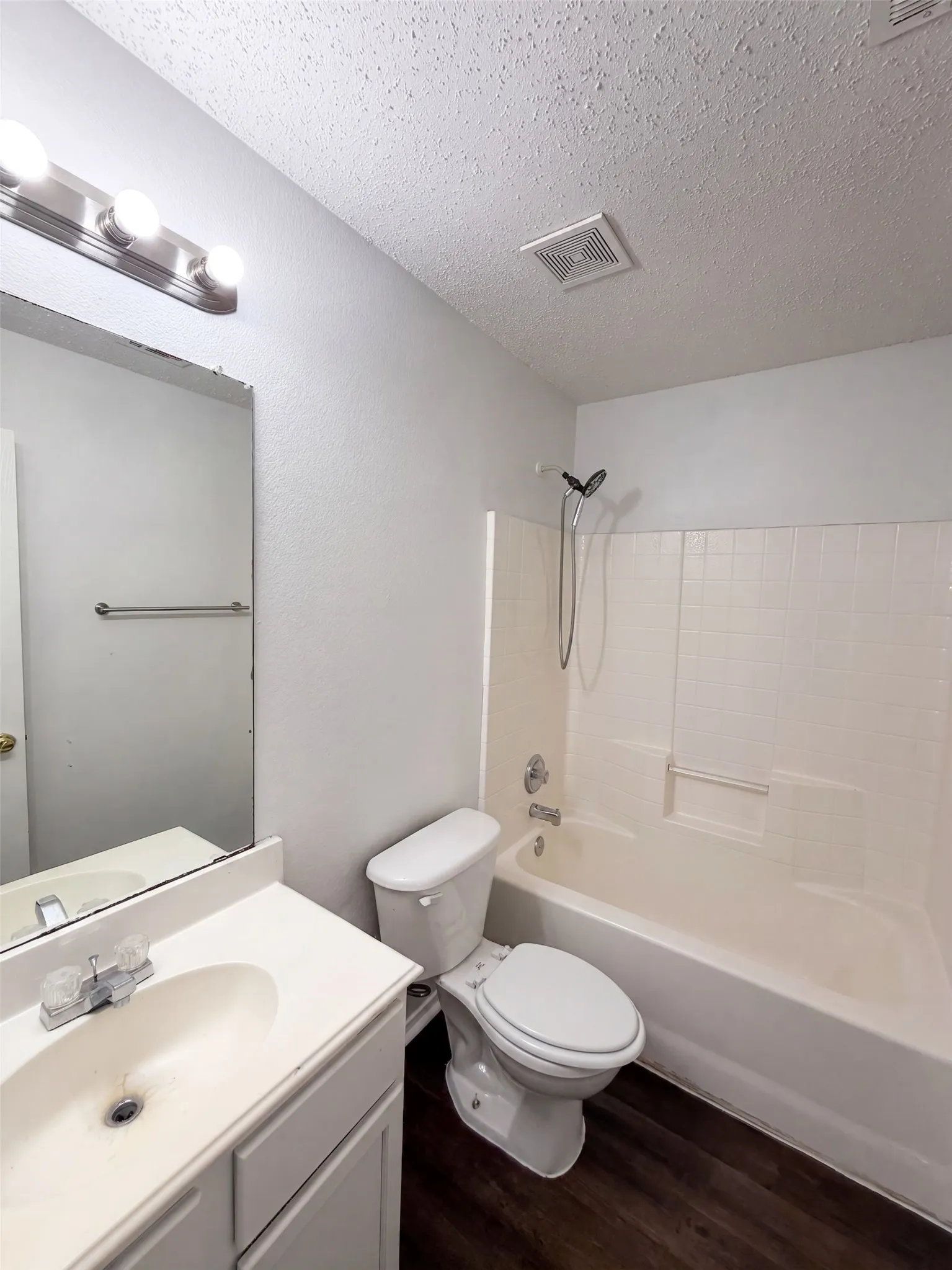 Single Family Residence For Sale in Denton County , 441 Longshore Drive, Little Elm, Texas 75068, 4 Bedroom, 3 Bathroom, 2 Garage spaces, 2,335 Sqft, built in 2003, mls#21374417, Real Estate Agent in Little Elm, Homes For Sale in Denton county, Homes For Sale in Little Elm, Realtor in Little Elm Texas, Real Estate Brokerage Independent Realty Texas, Luminita Cordes Realtor
