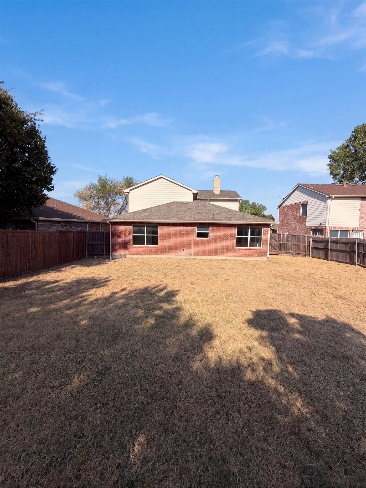 Single Family Residence For Sale in Denton County , 441 Longshore Drive, Little Elm, Texas 75068, 4 Bedroom, 3 Bathroom, 2 Garage spaces, 2,335 Sqft, built in 2003, mls#21374417, Real Estate Agent in Little Elm, Homes For Sale in Denton county, Homes For Sale in Little Elm, Realtor in Little Elm Texas, Real Estate Brokerage Independent Realty Texas, Luminita Cordes Realtor