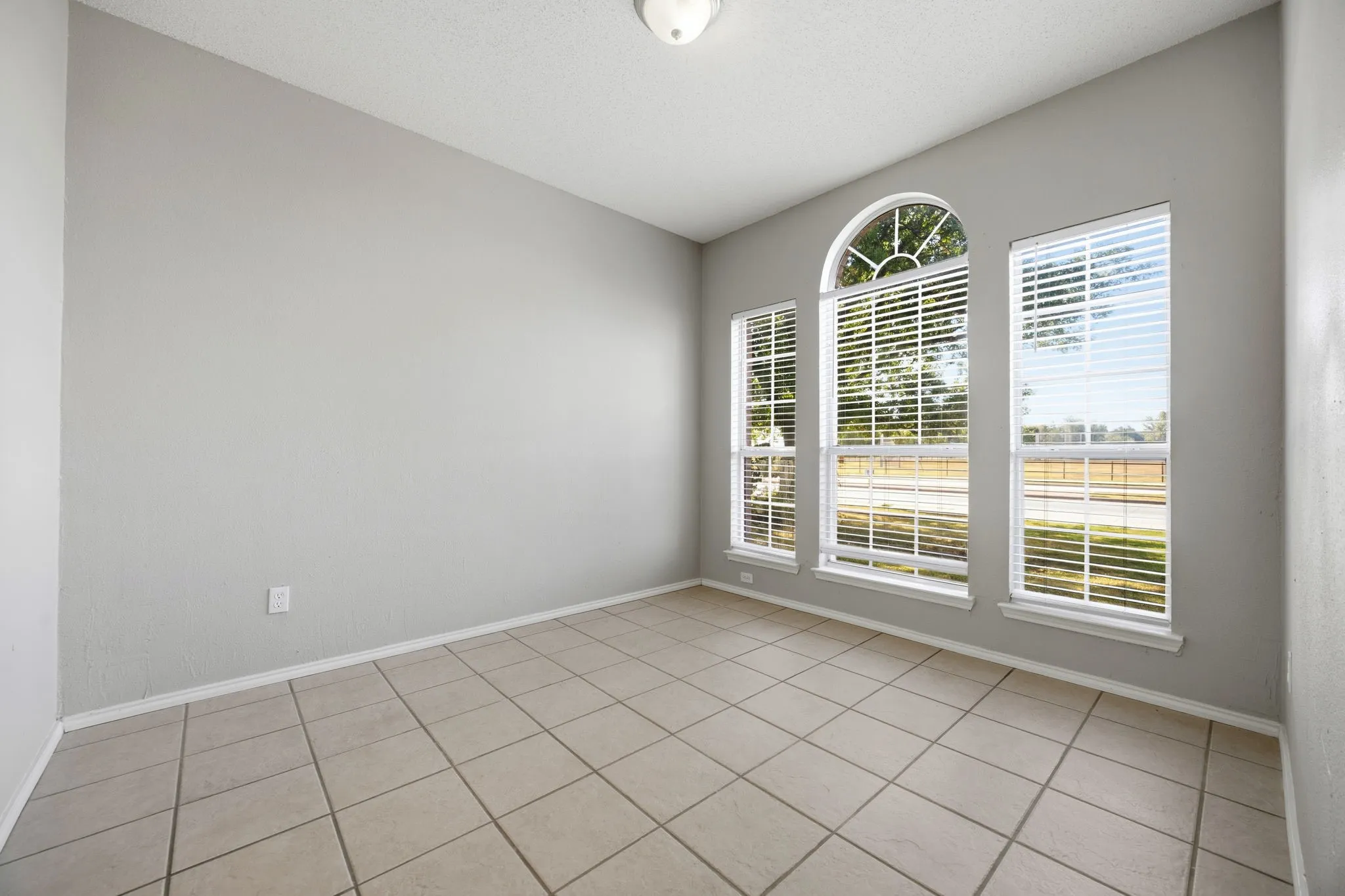 Single Family Residence For Sale in Collin County , 1409 E Brown Street, Wylie, Texas 75098, 3 Bedroom, 2 Bathroom, 2 Garage spaces, 1,389 Sqft, built in 1998, mls#21379779, Real Estate Agent in Wylie, Homes For Sale in Collin county, Homes For Sale in Wylie, Realtor in Wylie Texas, Real Estate Brokerage Independent Realty Texas, Luminita Cordes Realtor