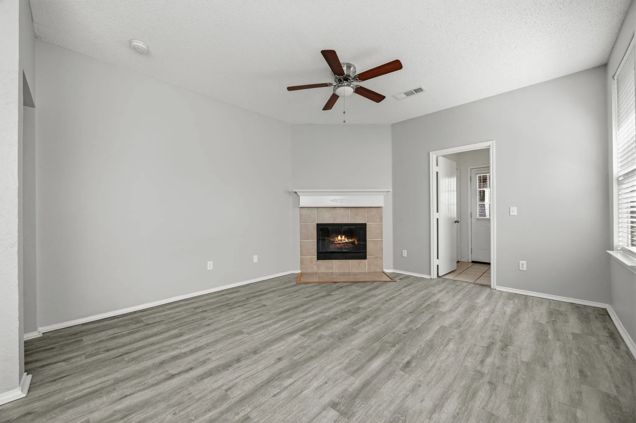 Single Family Residence For Sale in Collin County , 1409 E Brown Street, Wylie, Texas 75098, 3 Bedroom, 2 Bathroom, 2 Garage spaces, 1,389 Sqft, built in 1998, mls#21379779, Real Estate Agent in Wylie, Homes For Sale in Collin county, Homes For Sale in Wylie, Realtor in Wylie Texas, Real Estate Brokerage Independent Realty Texas, Luminita Cordes Realtor
