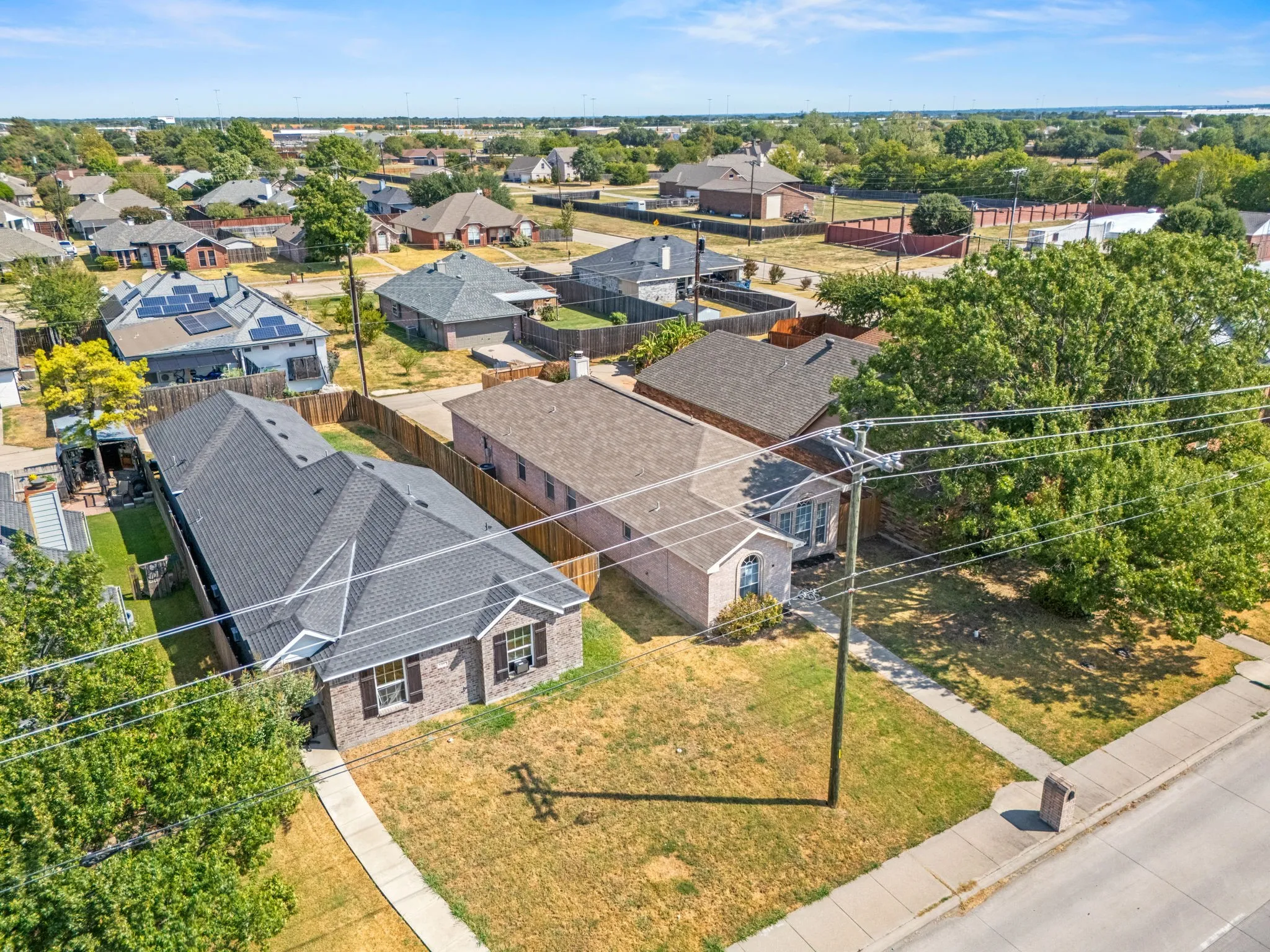 Single Family Residence For Sale in Collin County , 1409 E Brown Street, Wylie, Texas 75098, 3 Bedroom, 2 Bathroom, 2 Garage spaces, 1,389 Sqft, built in 1998, mls#21379779, Real Estate Agent in Wylie, Homes For Sale in Collin county, Homes For Sale in Wylie, Realtor in Wylie Texas, Real Estate Brokerage Independent Realty Texas, Luminita Cordes Realtor