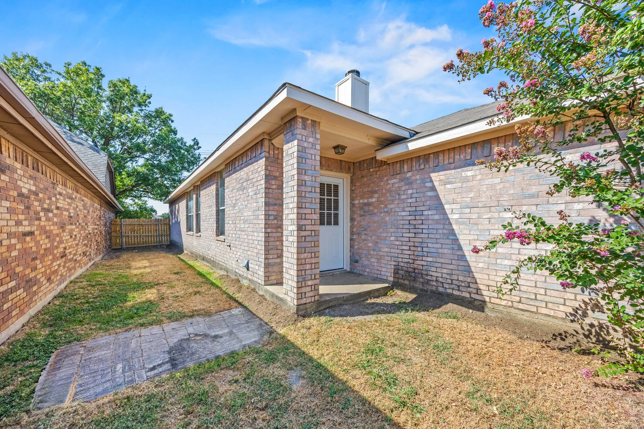 Single Family Residence For Sale in Collin County , 1409 E Brown Street, Wylie, Texas 75098, 3 Bedroom, 2 Bathroom, 2 Garage spaces, 1,389 Sqft, built in 1998, mls#21379779, Real Estate Agent in Wylie, Homes For Sale in Collin county, Homes For Sale in Wylie, Realtor in Wylie Texas, Real Estate Brokerage Independent Realty Texas, Luminita Cordes Realtor