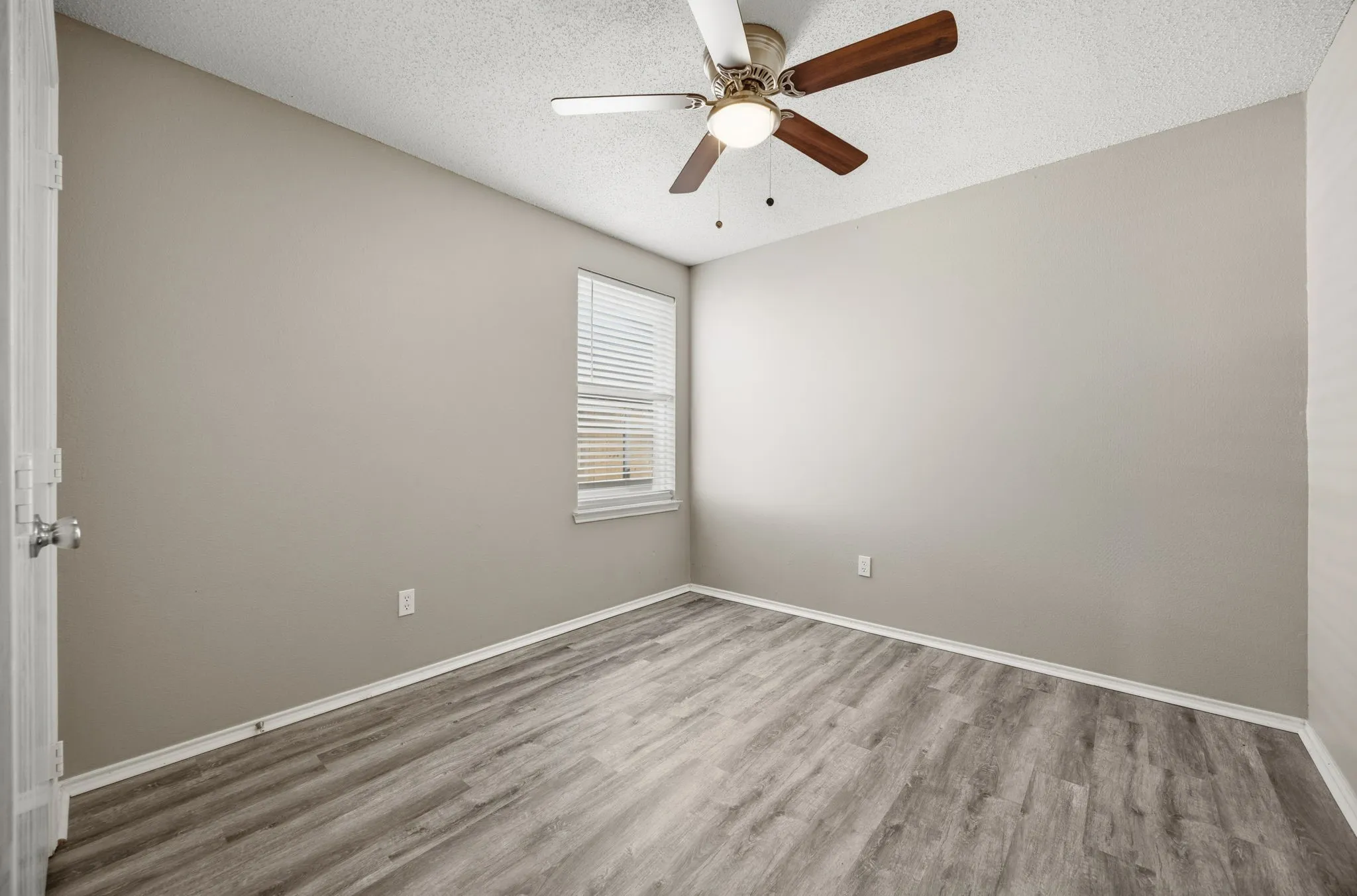 Single Family Residence For Sale in Collin County , 1409 E Brown Street, Wylie, Texas 75098, 3 Bedroom, 2 Bathroom, 2 Garage spaces, 1,389 Sqft, built in 1998, mls#21379779, Real Estate Agent in Wylie, Homes For Sale in Collin county, Homes For Sale in Wylie, Realtor in Wylie Texas, Real Estate Brokerage Independent Realty Texas, Luminita Cordes Realtor