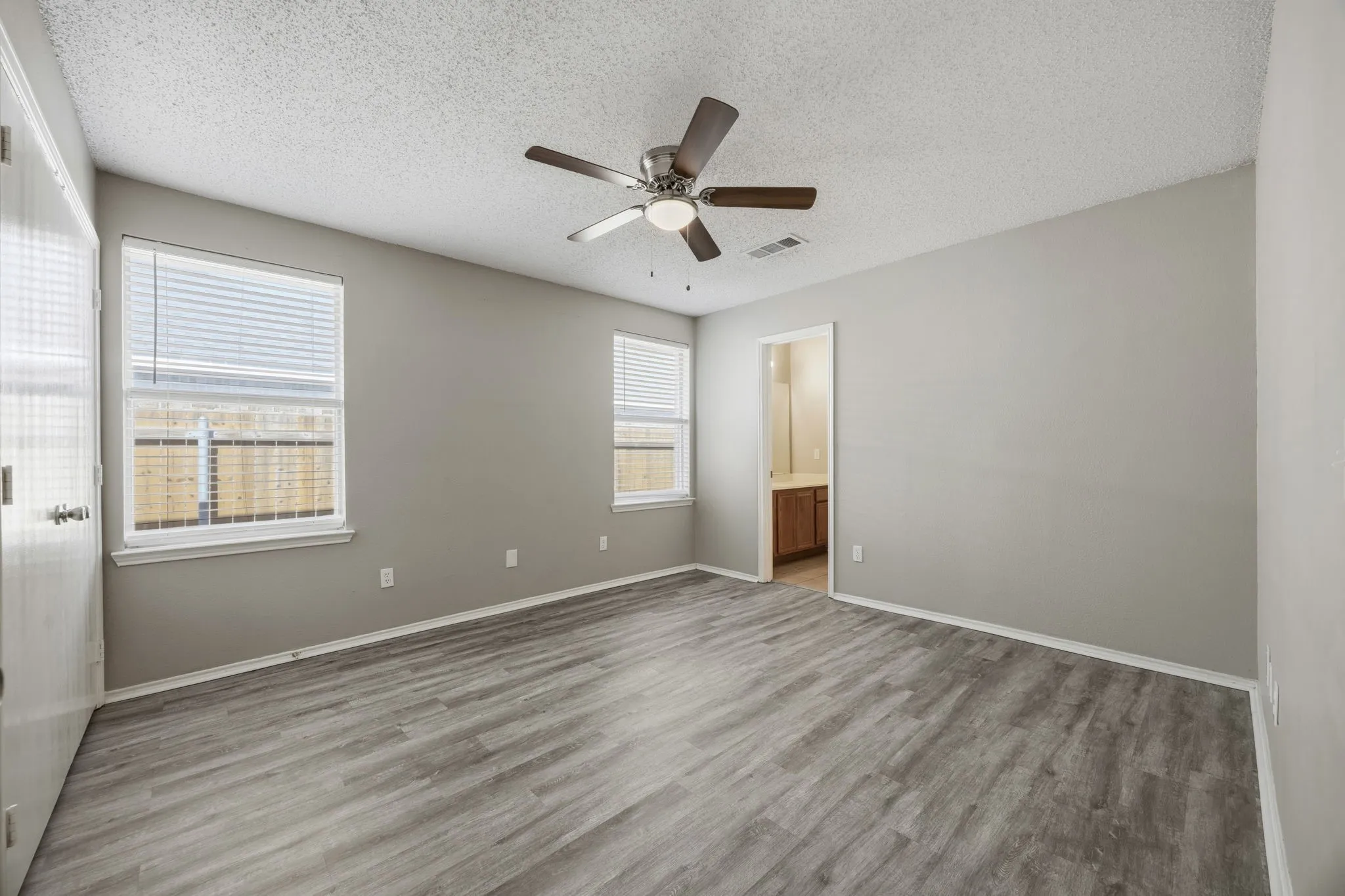 Single Family Residence For Sale in Collin County , 1409 E Brown Street, Wylie, Texas 75098, 3 Bedroom, 2 Bathroom, 2 Garage spaces, 1,389 Sqft, built in 1998, mls#21379779, Real Estate Agent in Wylie, Homes For Sale in Collin county, Homes For Sale in Wylie, Realtor in Wylie Texas, Real Estate Brokerage Independent Realty Texas, Luminita Cordes Realtor