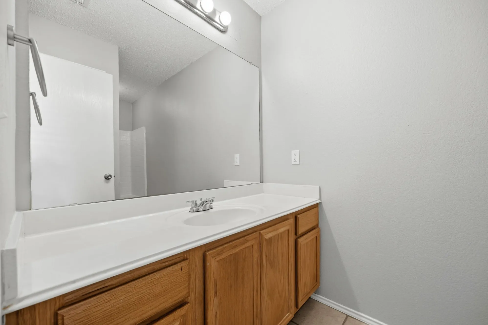 Single Family Residence For Sale in Collin County , 1409 E Brown Street, Wylie, Texas 75098, 3 Bedroom, 2 Bathroom, 2 Garage spaces, 1,389 Sqft, built in 1998, mls#21379779, Real Estate Agent in Wylie, Homes For Sale in Collin county, Homes For Sale in Wylie, Realtor in Wylie Texas, Real Estate Brokerage Independent Realty Texas, Luminita Cordes Realtor