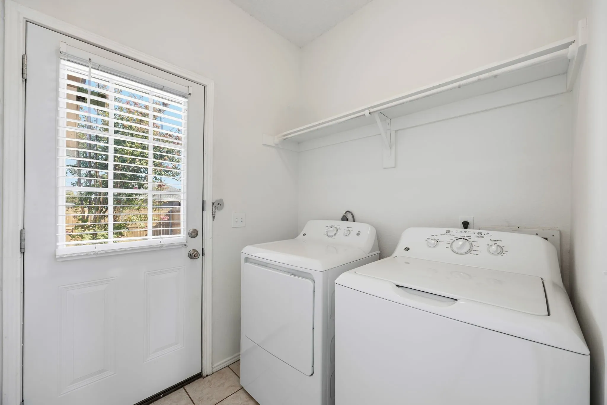 Single Family Residence For Sale in Collin County , 1409 E Brown Street, Wylie, Texas 75098, 3 Bedroom, 2 Bathroom, 2 Garage spaces, 1,389 Sqft, built in 1998, mls#21379779, Real Estate Agent in Wylie, Homes For Sale in Collin county, Homes For Sale in Wylie, Realtor in Wylie Texas, Real Estate Brokerage Independent Realty Texas, Luminita Cordes Realtor