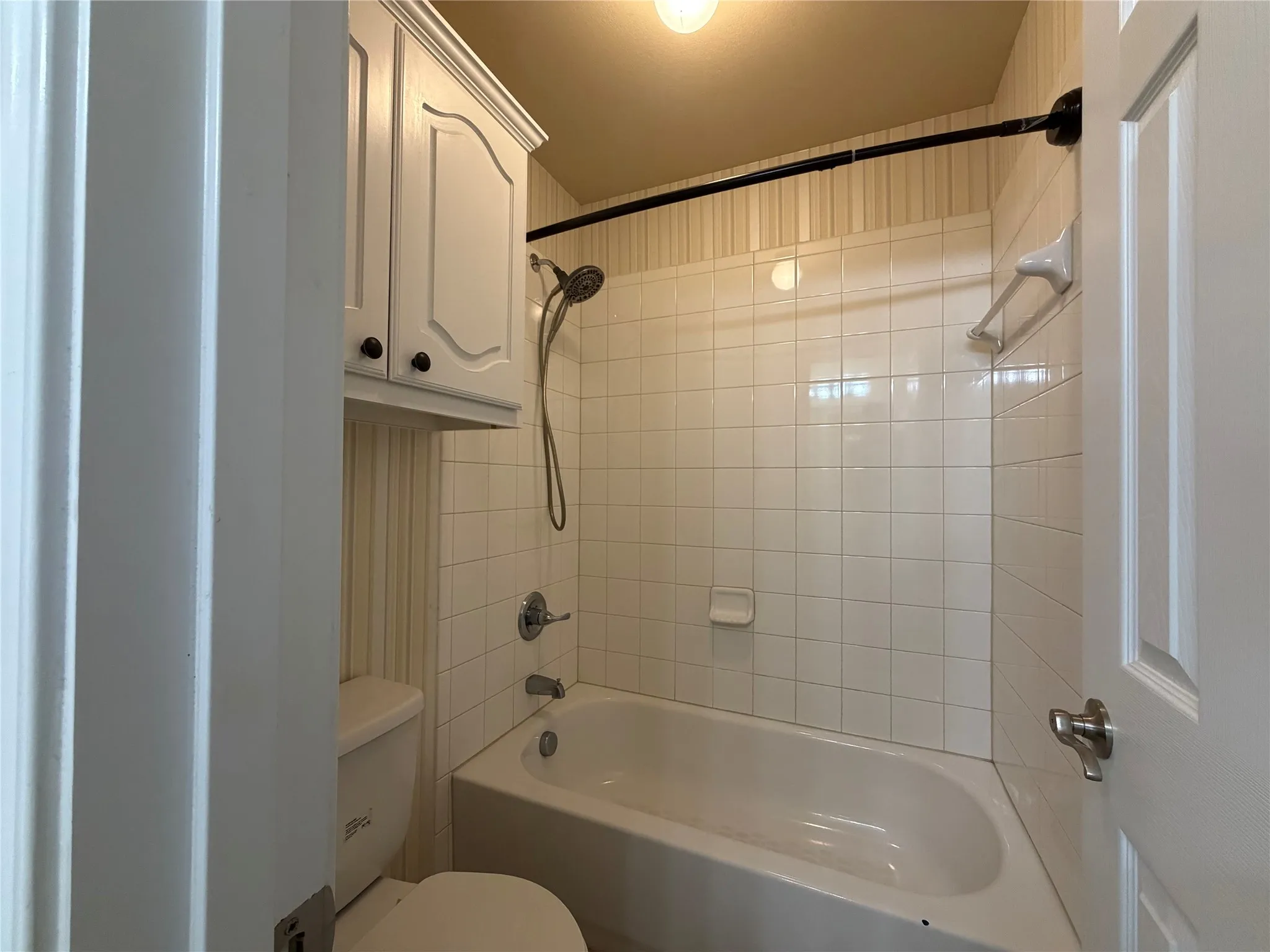 Single Family Residence For Sale in Tarrant County , 409 Lone Oak Court, Kennedale, Texas 76060, 5 Bedroom, 4 Bathroom, 3 Garage spaces, 3,635 Sqft, built in 2011, mls#21374204, Real Estate Agent in Kennedale, Homes For Sale in Tarrant county, Homes For Sale in Kennedale, Realtor in Kennedale Texas, Real Estate Brokerage Independent Realty Texas, Luminita Cordes Realtor