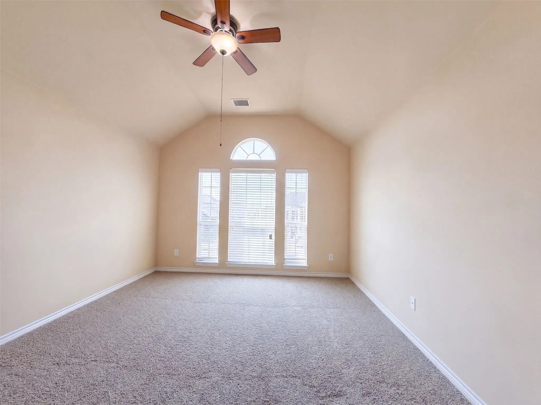 Single Family Residence For Sale in Tarrant County , 409 Lone Oak Court, Kennedale, Texas 76060, 5 Bedroom, 4 Bathroom, 3 Garage spaces, 3,635 Sqft, built in 2011, mls#21374204, Real Estate Agent in Kennedale, Homes For Sale in Tarrant county, Homes For Sale in Kennedale, Realtor in Kennedale Texas, Real Estate Brokerage Independent Realty Texas, Luminita Cordes Realtor