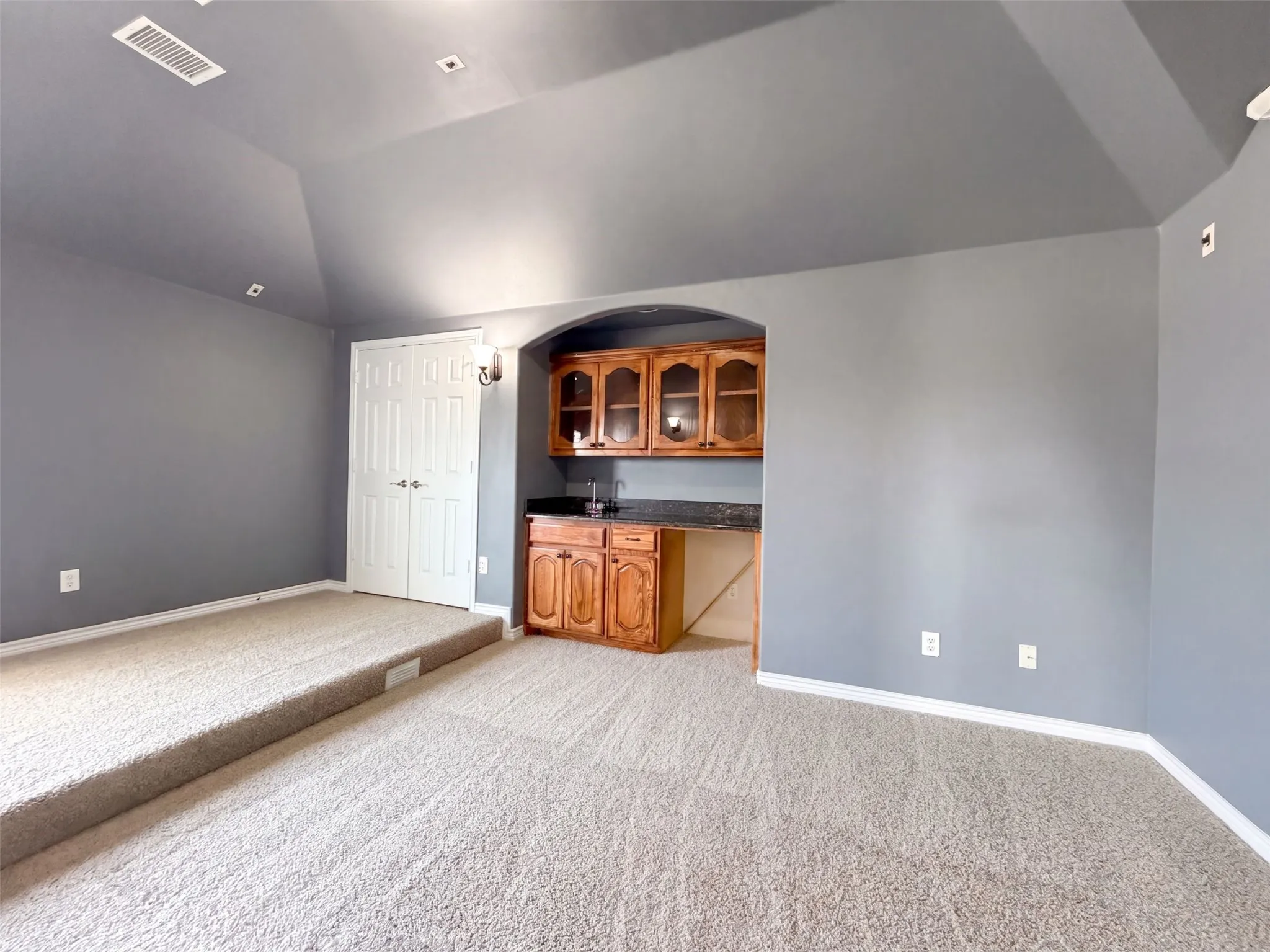 Single Family Residence For Sale in Tarrant County , 409 Lone Oak Court, Kennedale, Texas 76060, 5 Bedroom, 4 Bathroom, 3 Garage spaces, 3,635 Sqft, built in 2011, mls#21374204, Real Estate Agent in Kennedale, Homes For Sale in Tarrant county, Homes For Sale in Kennedale, Realtor in Kennedale Texas, Real Estate Brokerage Independent Realty Texas, Luminita Cordes Realtor