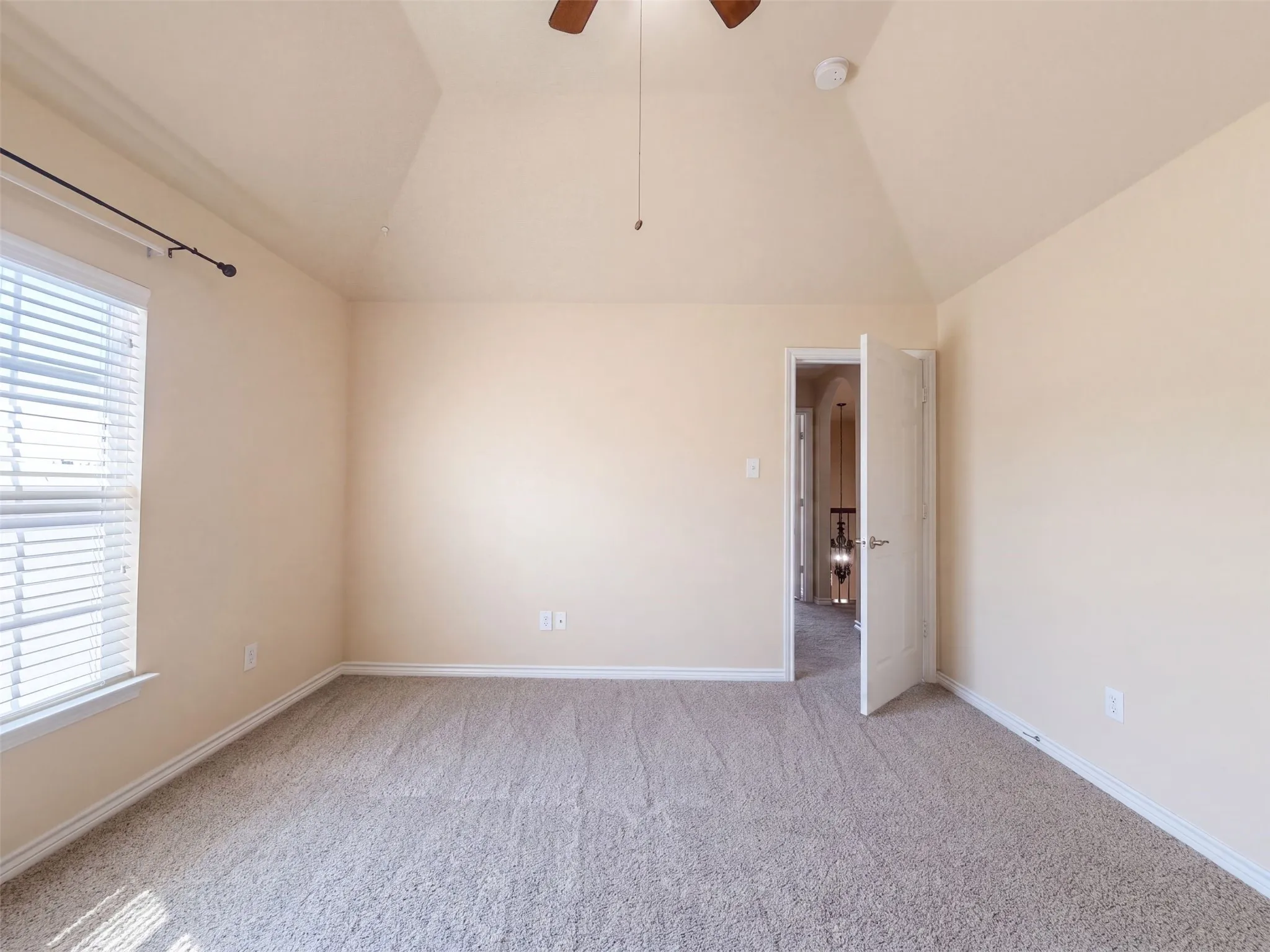 Single Family Residence For Sale in Tarrant County , 409 Lone Oak Court, Kennedale, Texas 76060, 5 Bedroom, 4 Bathroom, 3 Garage spaces, 3,635 Sqft, built in 2011, mls#21374204, Real Estate Agent in Kennedale, Homes For Sale in Tarrant county, Homes For Sale in Kennedale, Realtor in Kennedale Texas, Real Estate Brokerage Independent Realty Texas, Luminita Cordes Realtor
