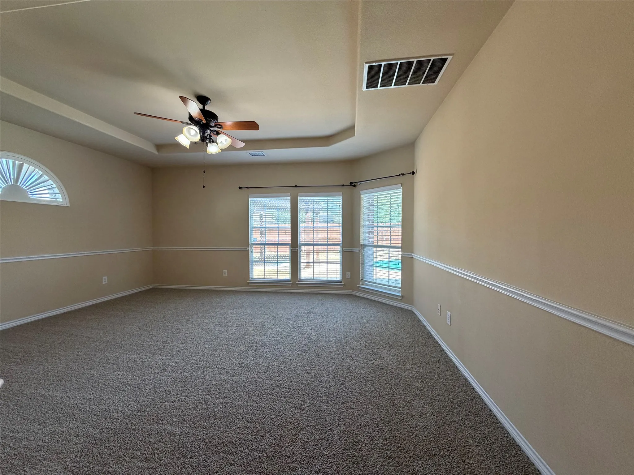 Single Family Residence For Sale in Tarrant County , 409 Lone Oak Court, Kennedale, Texas 76060, 5 Bedroom, 4 Bathroom, 3 Garage spaces, 3,635 Sqft, built in 2011, mls#21374204, Real Estate Agent in Kennedale, Homes For Sale in Tarrant county, Homes For Sale in Kennedale, Realtor in Kennedale Texas, Real Estate Brokerage Independent Realty Texas, Luminita Cordes Realtor