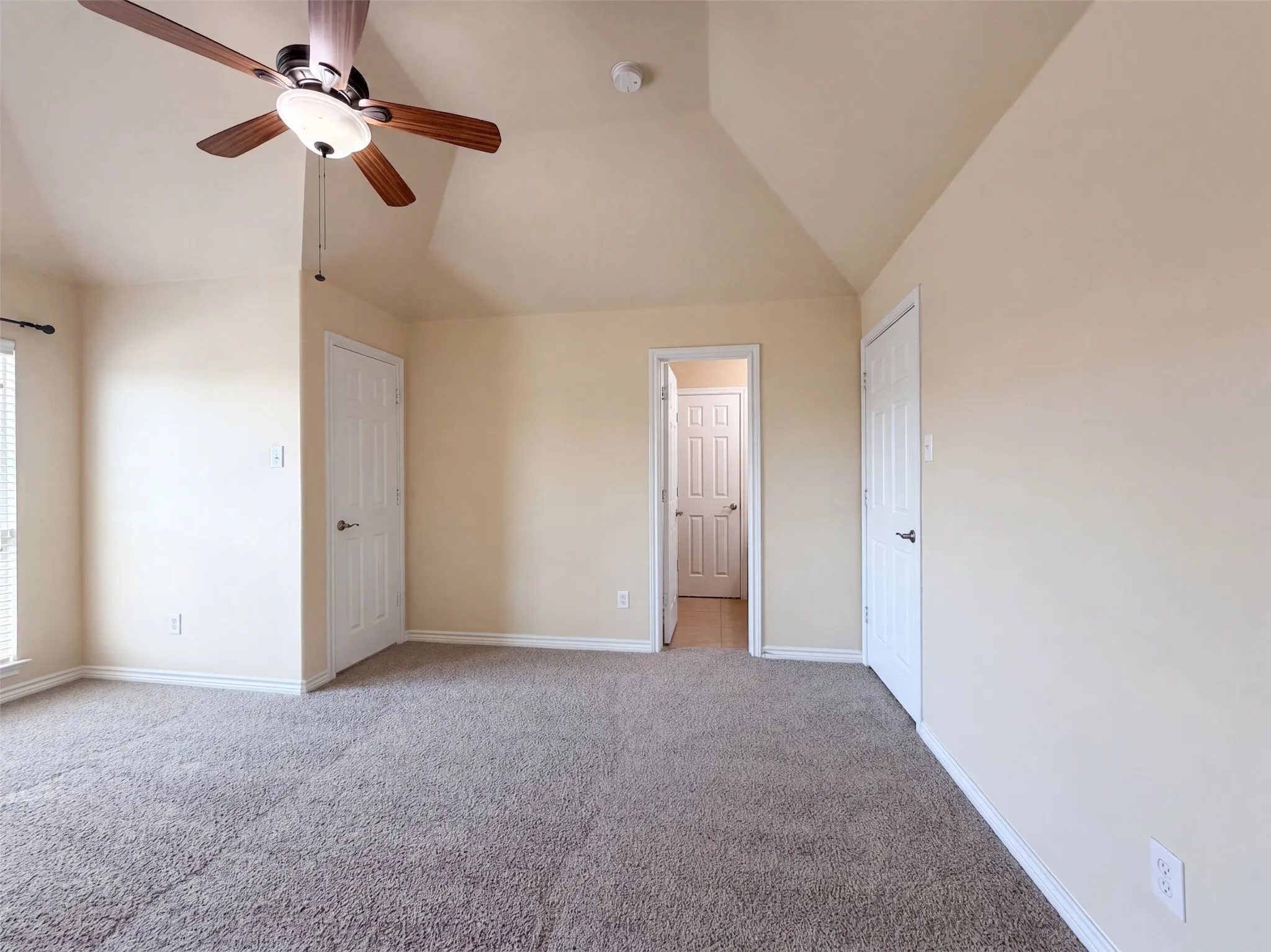 Single Family Residence For Sale in Tarrant County , 409 Lone Oak Court, Kennedale, Texas 76060, 5 Bedroom, 4 Bathroom, 3 Garage spaces, 3,635 Sqft, built in 2011, mls#21374204, Real Estate Agent in Kennedale, Homes For Sale in Tarrant county, Homes For Sale in Kennedale, Realtor in Kennedale Texas, Real Estate Brokerage Independent Realty Texas, Luminita Cordes Realtor