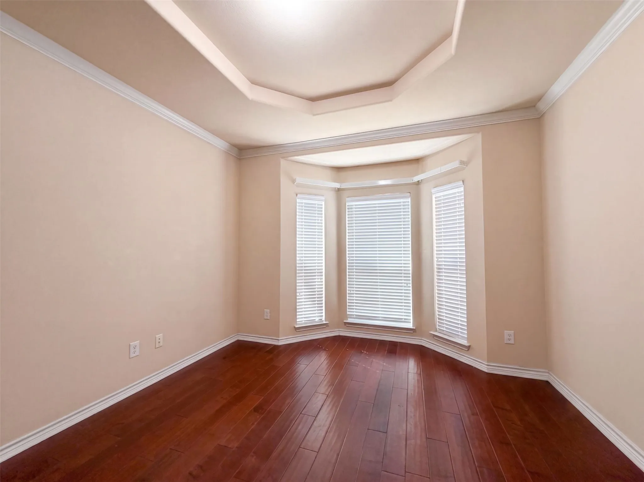 Single Family Residence For Sale in Tarrant County , 409 Lone Oak Court, Kennedale, Texas 76060, 5 Bedroom, 4 Bathroom, 3 Garage spaces, 3,635 Sqft, built in 2011, mls#21374204, Real Estate Agent in Kennedale, Homes For Sale in Tarrant county, Homes For Sale in Kennedale, Realtor in Kennedale Texas, Real Estate Brokerage Independent Realty Texas, Luminita Cordes Realtor
