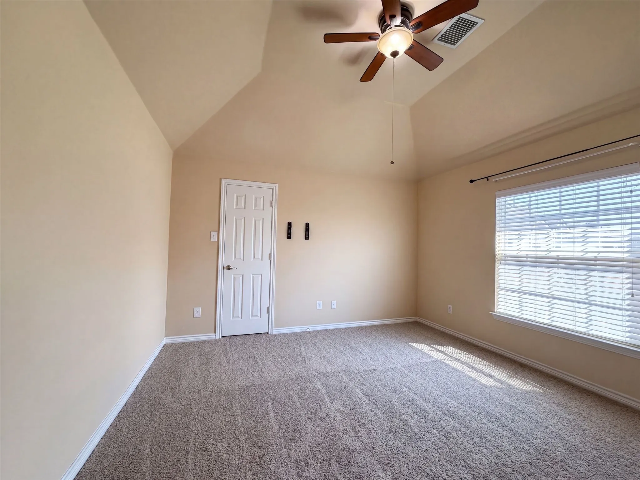 Single Family Residence For Sale in Tarrant County , 409 Lone Oak Court, Kennedale, Texas 76060, 5 Bedroom, 4 Bathroom, 3 Garage spaces, 3,635 Sqft, built in 2011, mls#21374204, Real Estate Agent in Kennedale, Homes For Sale in Tarrant county, Homes For Sale in Kennedale, Realtor in Kennedale Texas, Real Estate Brokerage Independent Realty Texas, Luminita Cordes Realtor