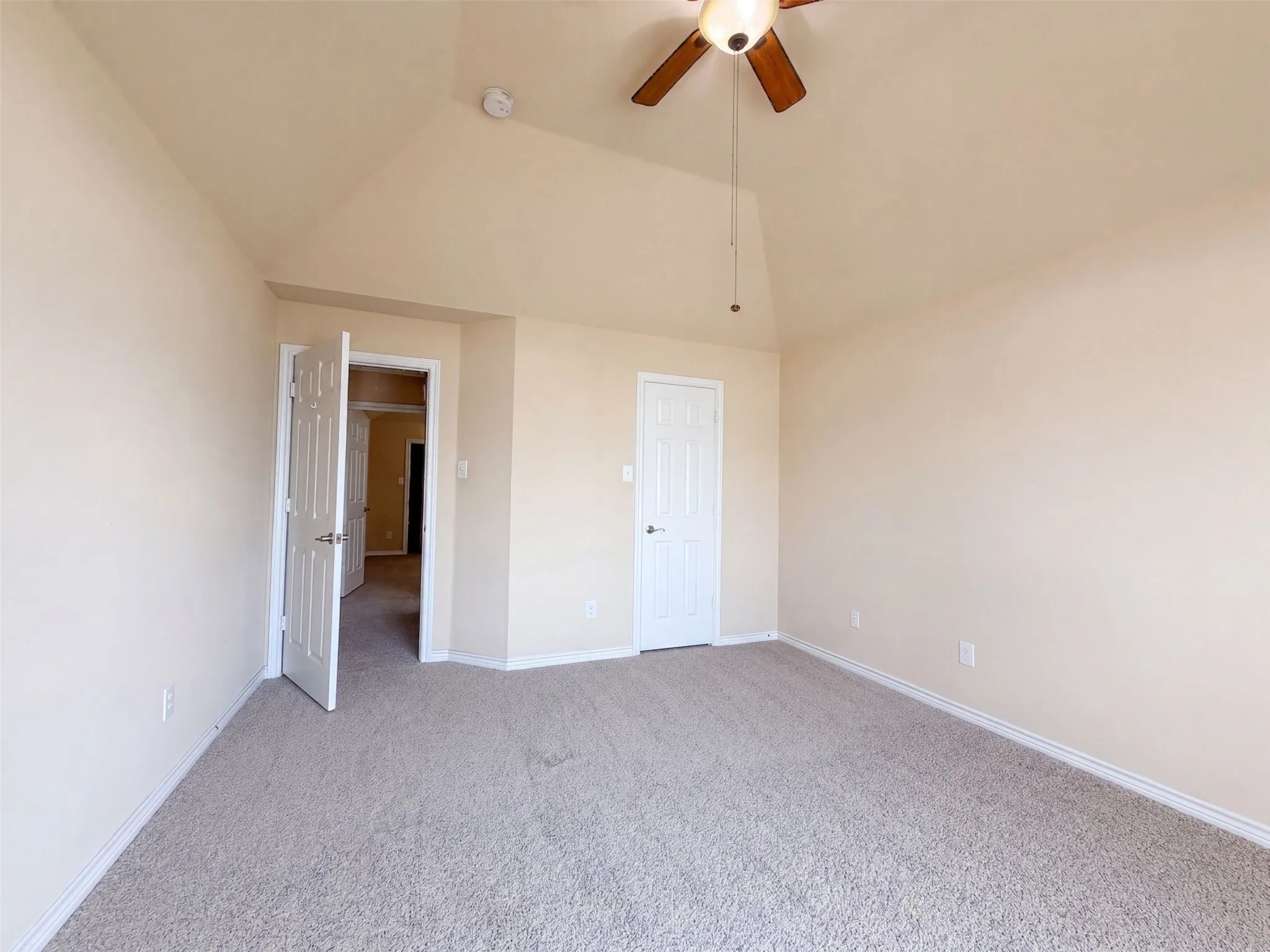 Single Family Residence For Sale in Tarrant County , 409 Lone Oak Court, Kennedale, Texas 76060, 5 Bedroom, 4 Bathroom, 3 Garage spaces, 3,635 Sqft, built in 2011, mls#21374204, Real Estate Agent in Kennedale, Homes For Sale in Tarrant county, Homes For Sale in Kennedale, Realtor in Kennedale Texas, Real Estate Brokerage Independent Realty Texas, Luminita Cordes Realtor