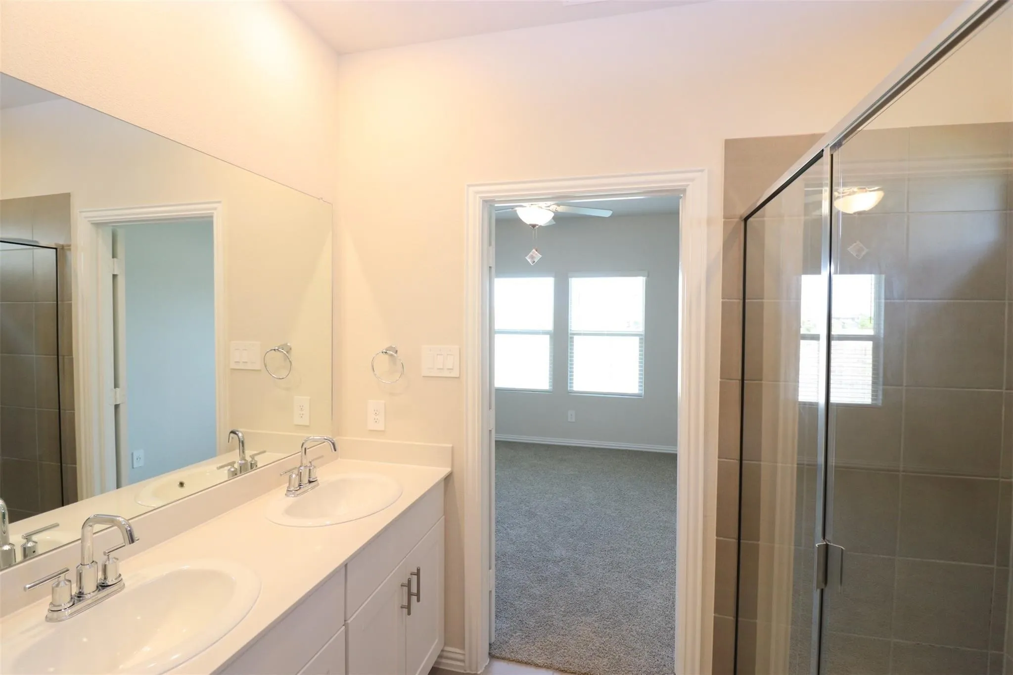 Dual vanity with undermount sinks, chrome fixtures, and a large mirror