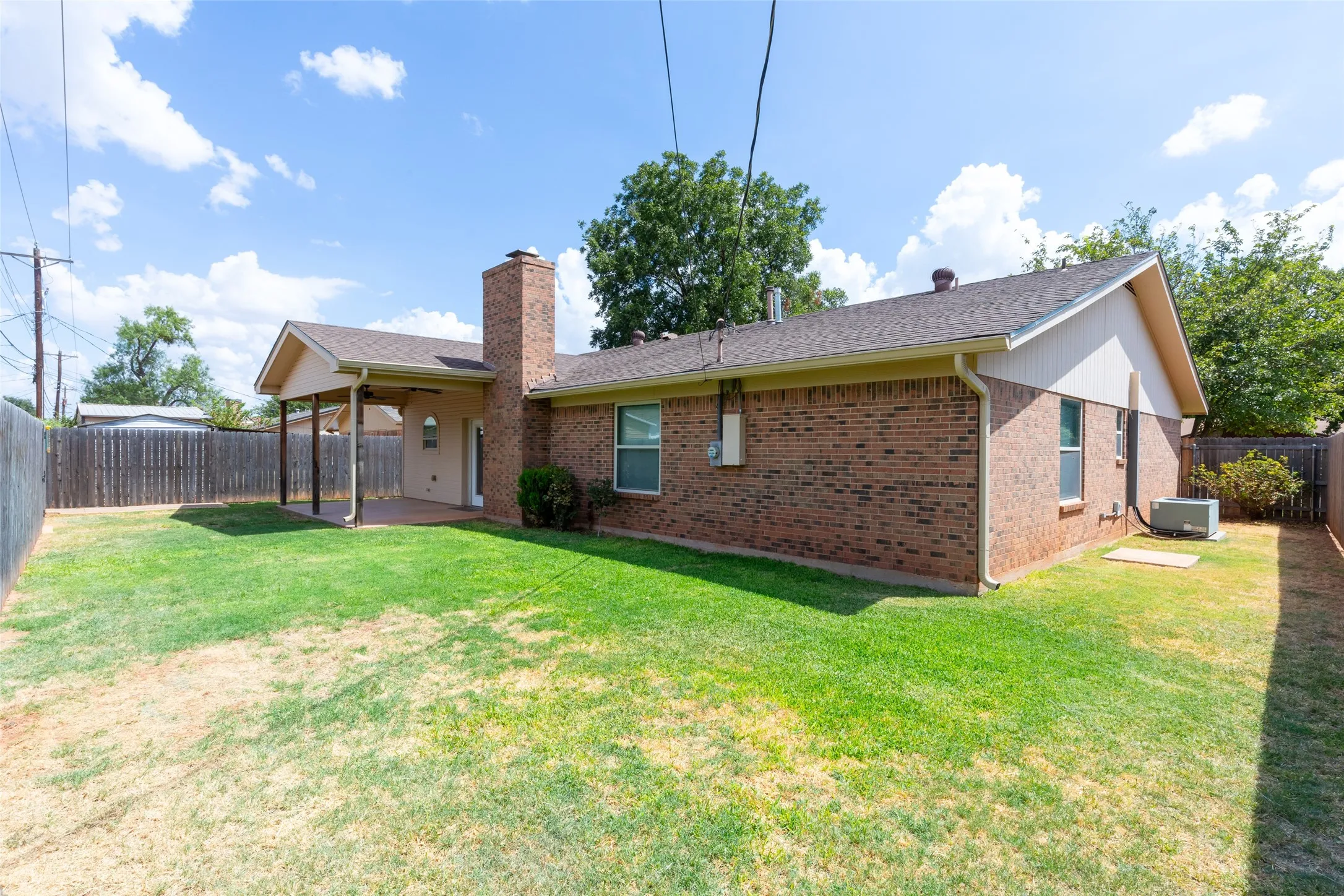 Single Family Residence For Sale in Taylor County , 3234 Wyndrock Drive, Abilene, Texas 79606, 3 Bedroom, 2 Bathroom, 2 Garage spaces, 1,727 Sqft, built in 1975, mls#21380710, Real Estate Agent in Abilene, Homes For Sale in Taylor county, Homes For Sale in Abilene, Realtor in Abilene Texas, Real Estate Brokerage Independent Realty Texas, Luminita Cordes Realtor