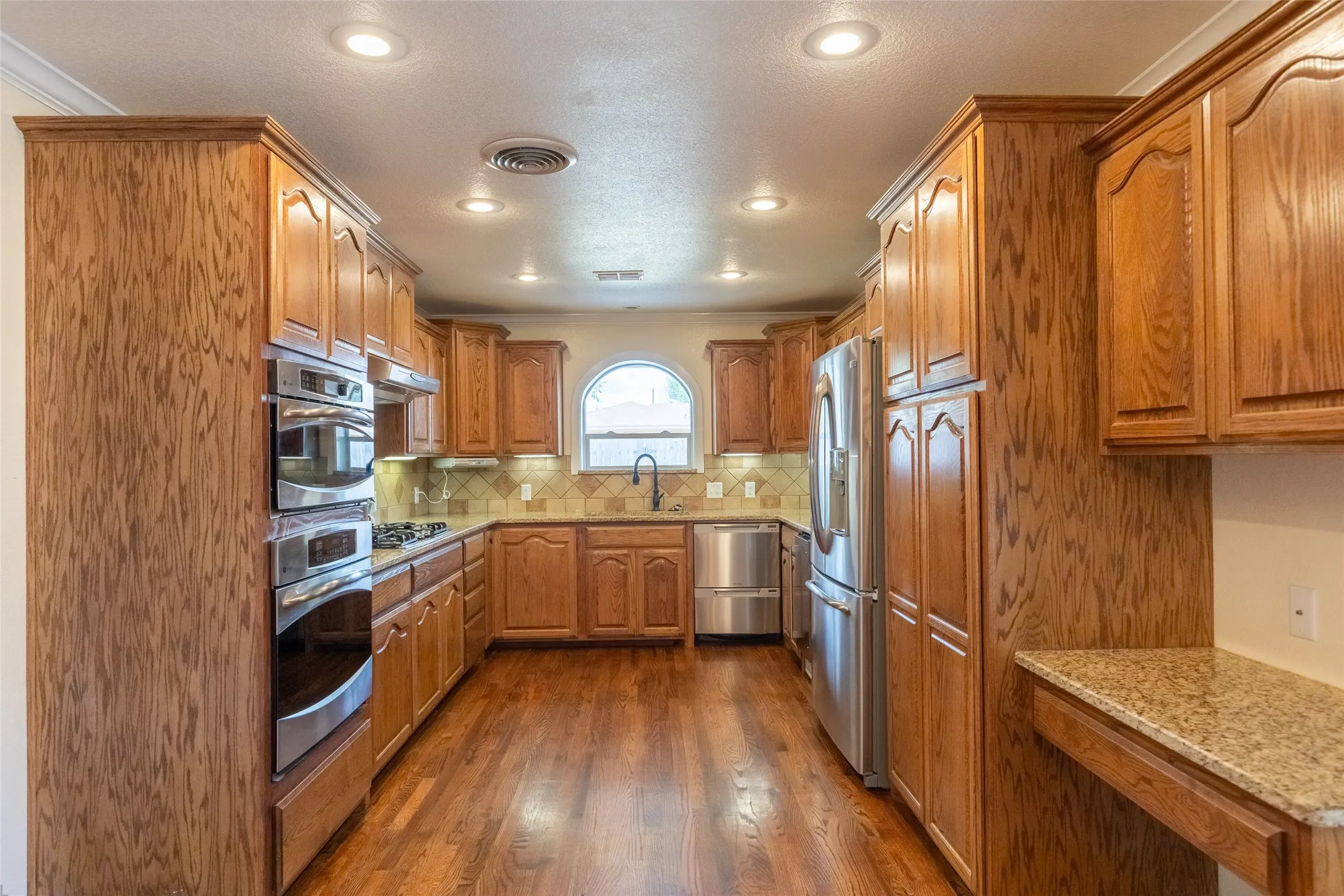 Single Family Residence For Sale in Taylor County , 3234 Wyndrock Drive, Abilene, Texas 79606, 3 Bedroom, 2 Bathroom, 2 Garage spaces, 1,727 Sqft, built in 1975, mls#21380710, Real Estate Agent in Abilene, Homes For Sale in Taylor county, Homes For Sale in Abilene, Realtor in Abilene Texas, Real Estate Brokerage Independent Realty Texas, Luminita Cordes Realtor