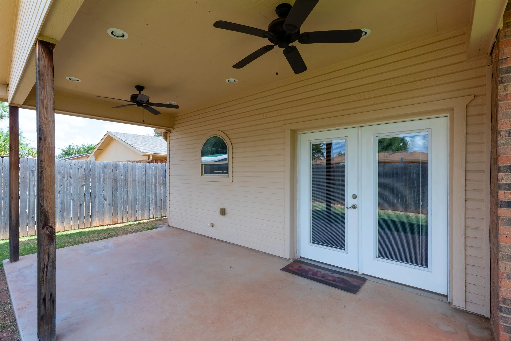 Single Family Residence For Sale in Taylor County , 3234 Wyndrock Drive, Abilene, Texas 79606, 3 Bedroom, 2 Bathroom, 2 Garage spaces, 1,727 Sqft, built in 1975, mls#21380710, Real Estate Agent in Abilene, Homes For Sale in Taylor county, Homes For Sale in Abilene, Realtor in Abilene Texas, Real Estate Brokerage Independent Realty Texas, Luminita Cordes Realtor
