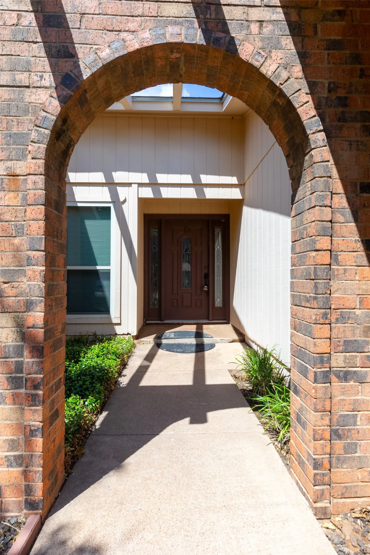 Single Family Residence For Sale in Taylor County , 3234 Wyndrock Drive, Abilene, Texas 79606, 3 Bedroom, 2 Bathroom, 2 Garage spaces, 1,727 Sqft, built in 1975, mls#21380710, Real Estate Agent in Abilene, Homes For Sale in Taylor county, Homes For Sale in Abilene, Realtor in Abilene Texas, Real Estate Brokerage Independent Realty Texas, Luminita Cordes Realtor