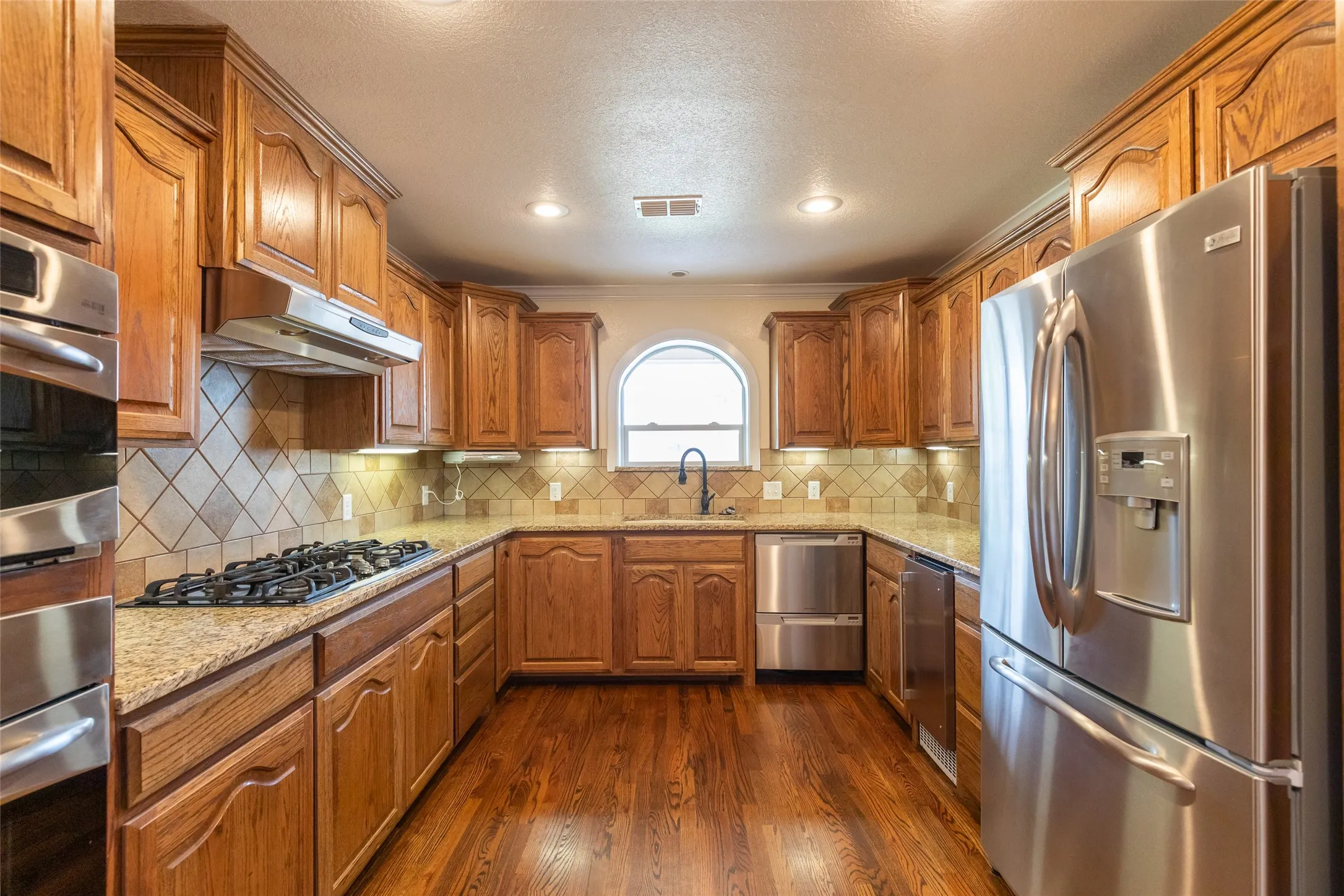 Single Family Residence For Sale in Taylor County , 3234 Wyndrock Drive, Abilene, Texas 79606, 3 Bedroom, 2 Bathroom, 2 Garage spaces, 1,727 Sqft, built in 1975, mls#21380710, Real Estate Agent in Abilene, Homes For Sale in Taylor county, Homes For Sale in Abilene, Realtor in Abilene Texas, Real Estate Brokerage Independent Realty Texas, Luminita Cordes Realtor