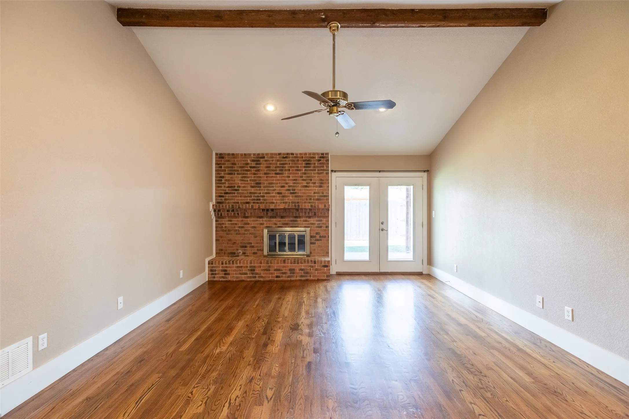 Single Family Residence For Sale in Taylor County , 3234 Wyndrock Drive, Abilene, Texas 79606, 3 Bedroom, 2 Bathroom, 2 Garage spaces, 1,727 Sqft, built in 1975, mls#21380710, Real Estate Agent in Abilene, Homes For Sale in Taylor county, Homes For Sale in Abilene, Realtor in Abilene Texas, Real Estate Brokerage Independent Realty Texas, Luminita Cordes Realtor