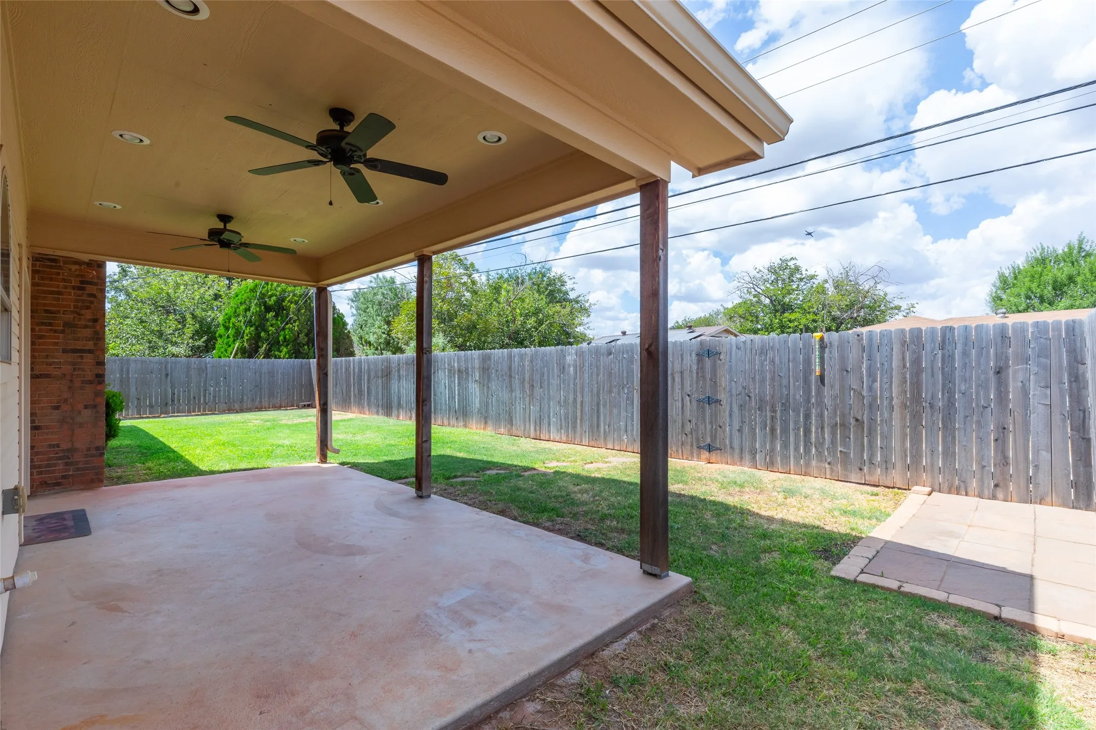 Single Family Residence For Sale in Taylor County , 3234 Wyndrock Drive, Abilene, Texas 79606, 3 Bedroom, 2 Bathroom, 2 Garage spaces, 1,727 Sqft, built in 1975, mls#21380710, Real Estate Agent in Abilene, Homes For Sale in Taylor county, Homes For Sale in Abilene, Realtor in Abilene Texas, Real Estate Brokerage Independent Realty Texas, Luminita Cordes Realtor