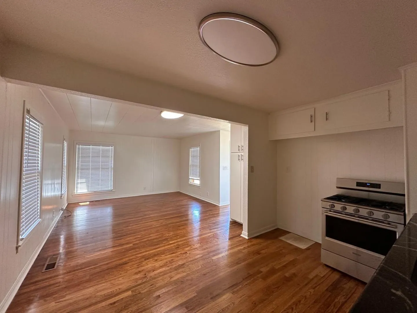 Single Family Residence For Rent in Brown County , 1015 Avenue K, Brownwood, Texas 76801, 3 Bedroom, 1 Bathroom, Garage spaces, 1,209 Sqft, built in 1960, mls#21380714, Real Estate Agent in Brownwood, Homes For Rent in Brown county, Homes For Rent in Brownwood, Realtor in Brownwood Texas, Real Estate Brokerage Independent Realty Texas, Luminita Cordes Realtor