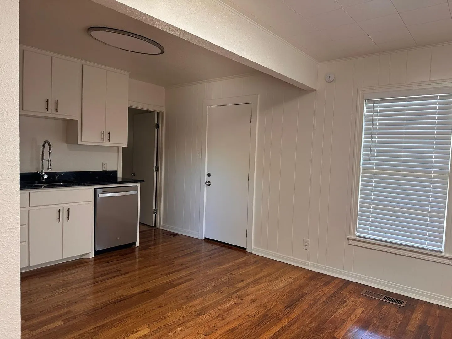 Single Family Residence For Rent in Brown County , 1015 Avenue K, Brownwood, Texas 76801, 3 Bedroom, 1 Bathroom, Garage spaces, 1,209 Sqft, built in 1960, mls#21380714, Real Estate Agent in Brownwood, Homes For Rent in Brown county, Homes For Rent in Brownwood, Realtor in Brownwood Texas, Real Estate Brokerage Independent Realty Texas, Luminita Cordes Realtor