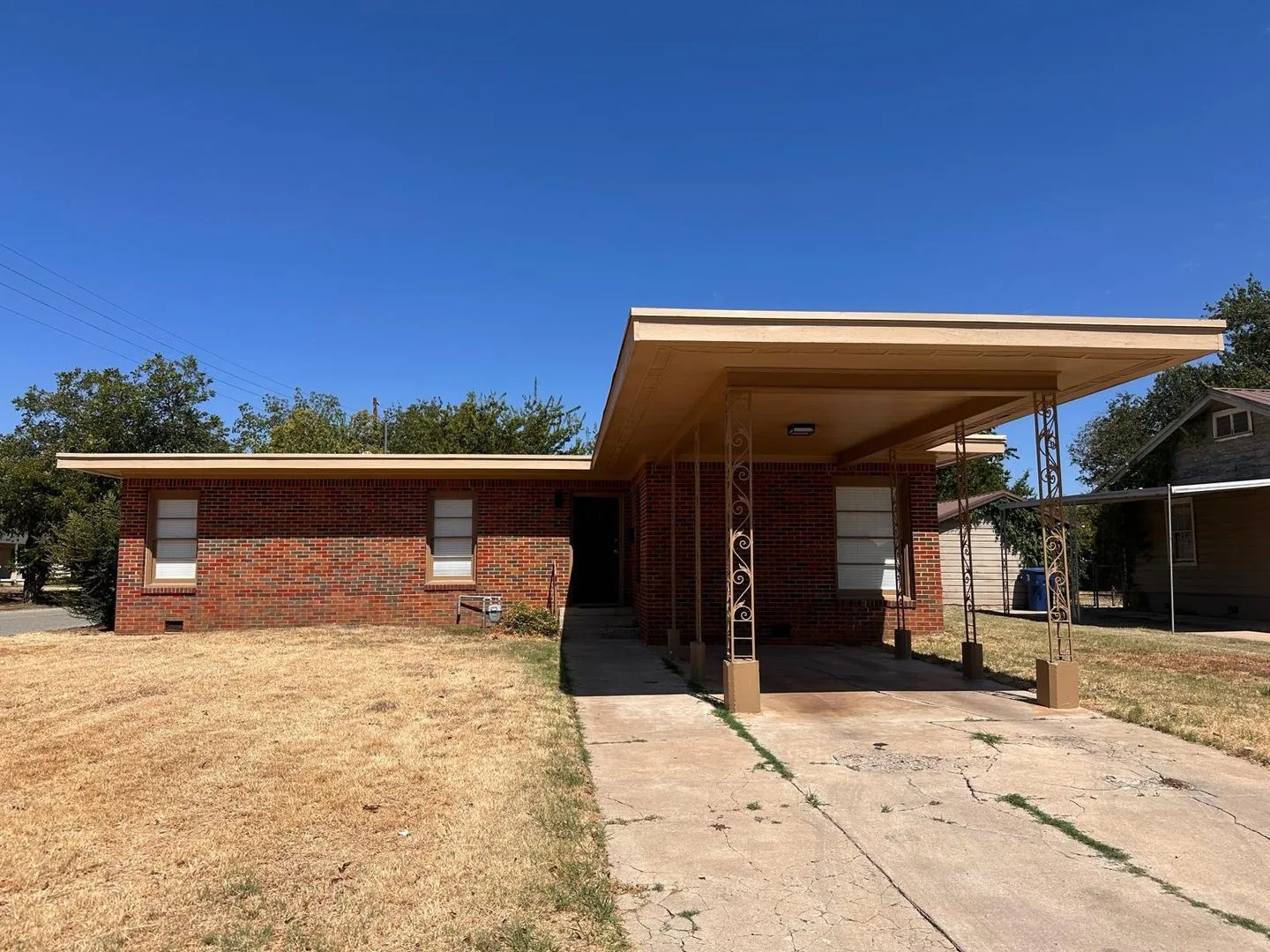 Single Family Residence For Rent in Brown County , 1015 Avenue K, Brownwood, Texas 76801, 3 Bedroom, 1 Bathroom, Garage spaces, 1,209 Sqft, built in 1960, mls#21380714, Real Estate Agent in Brownwood, Homes For Rent in Brown county, Homes For Rent in Brownwood, Realtor in Brownwood Texas, Real Estate Brokerage Independent Realty Texas, Luminita Cordes Realtor